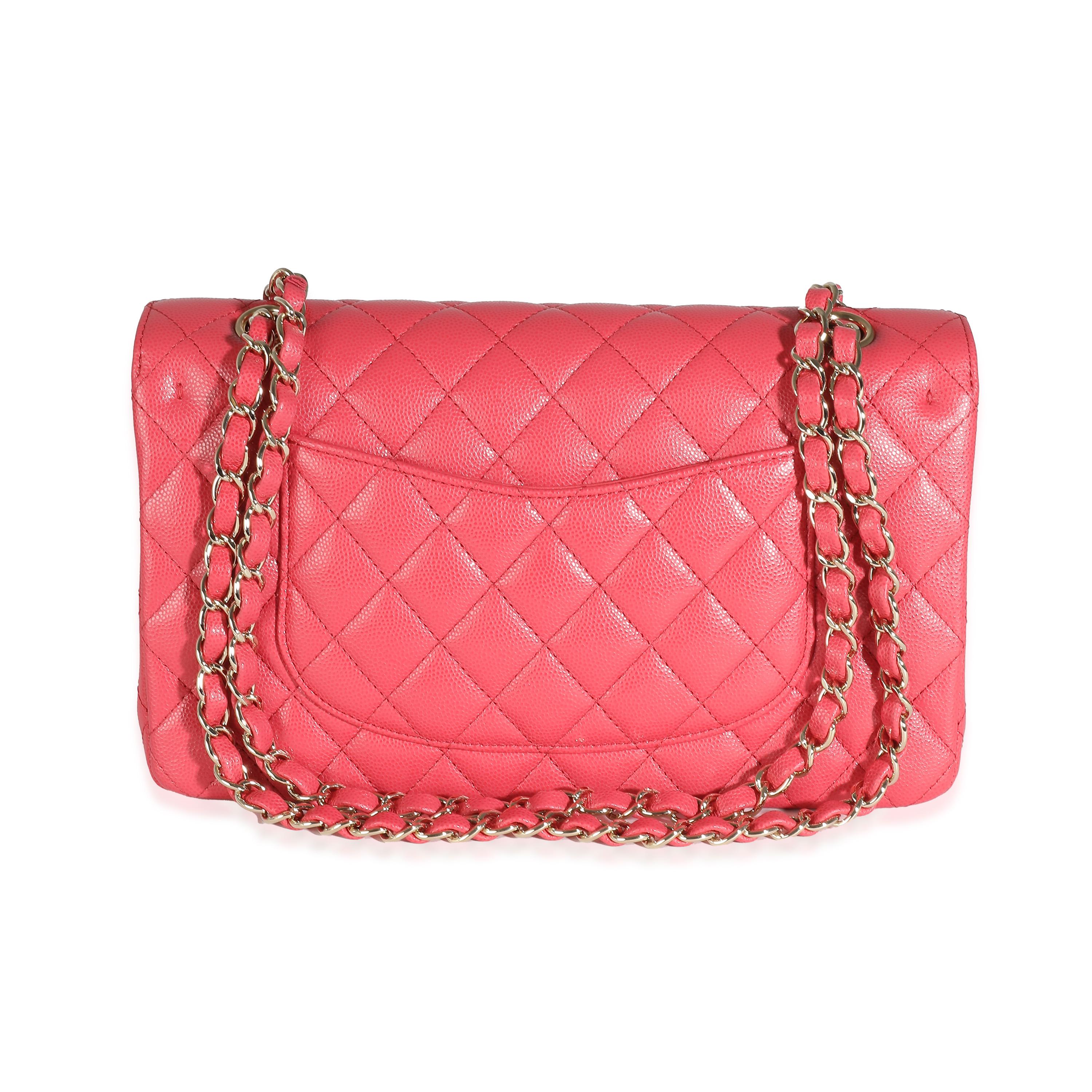 Auflistung Titel: Chanel Dark Pink Quilted Caviar Medium Classic Double Flap Bag
SKU: 137978
Zustand: Gebraucht 
Beschreibung des Zustands: Die Überschlagtasche von Chanel ist ein zeitloser Klassiker, der nie aus der Mode kommt. Sie stammt aus dem