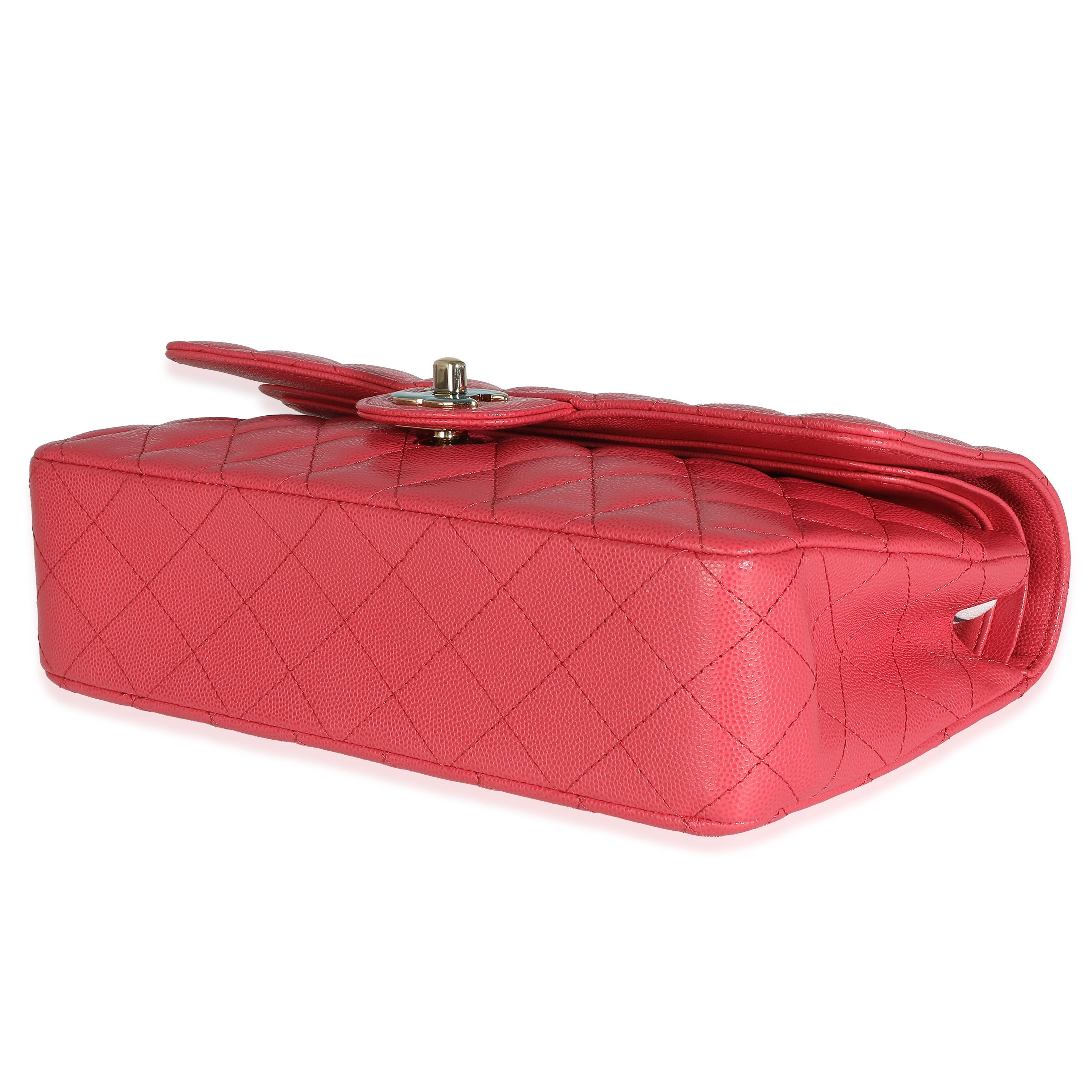 Chanel Dunkelrosa gesteppte Kaviar Medium Classic Double Flap Handtasche für Damen oder Herren im Angebot