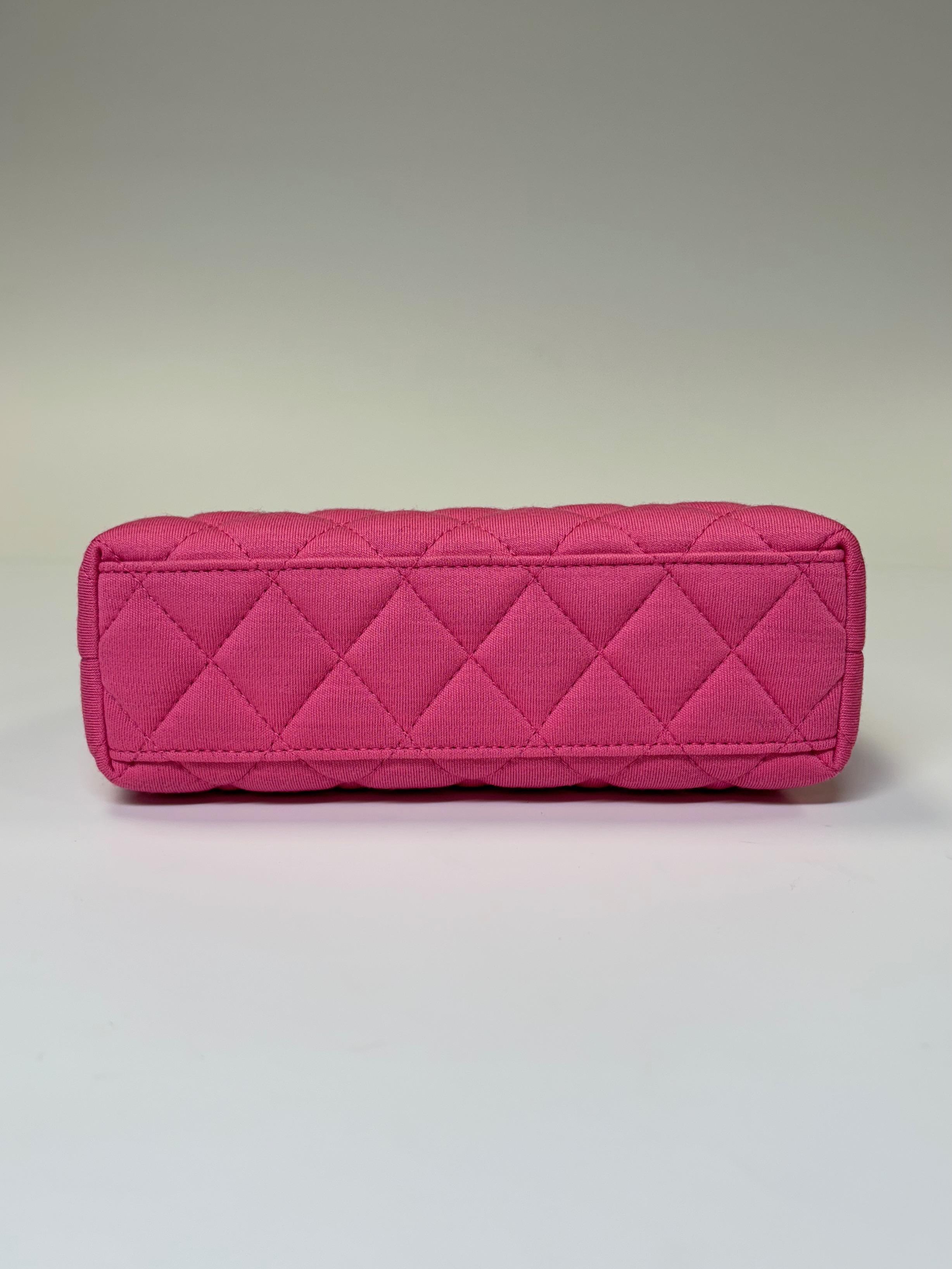 Chanel sac Kelly Shopper rose foncé matelassé avec détails dorés en vente 2