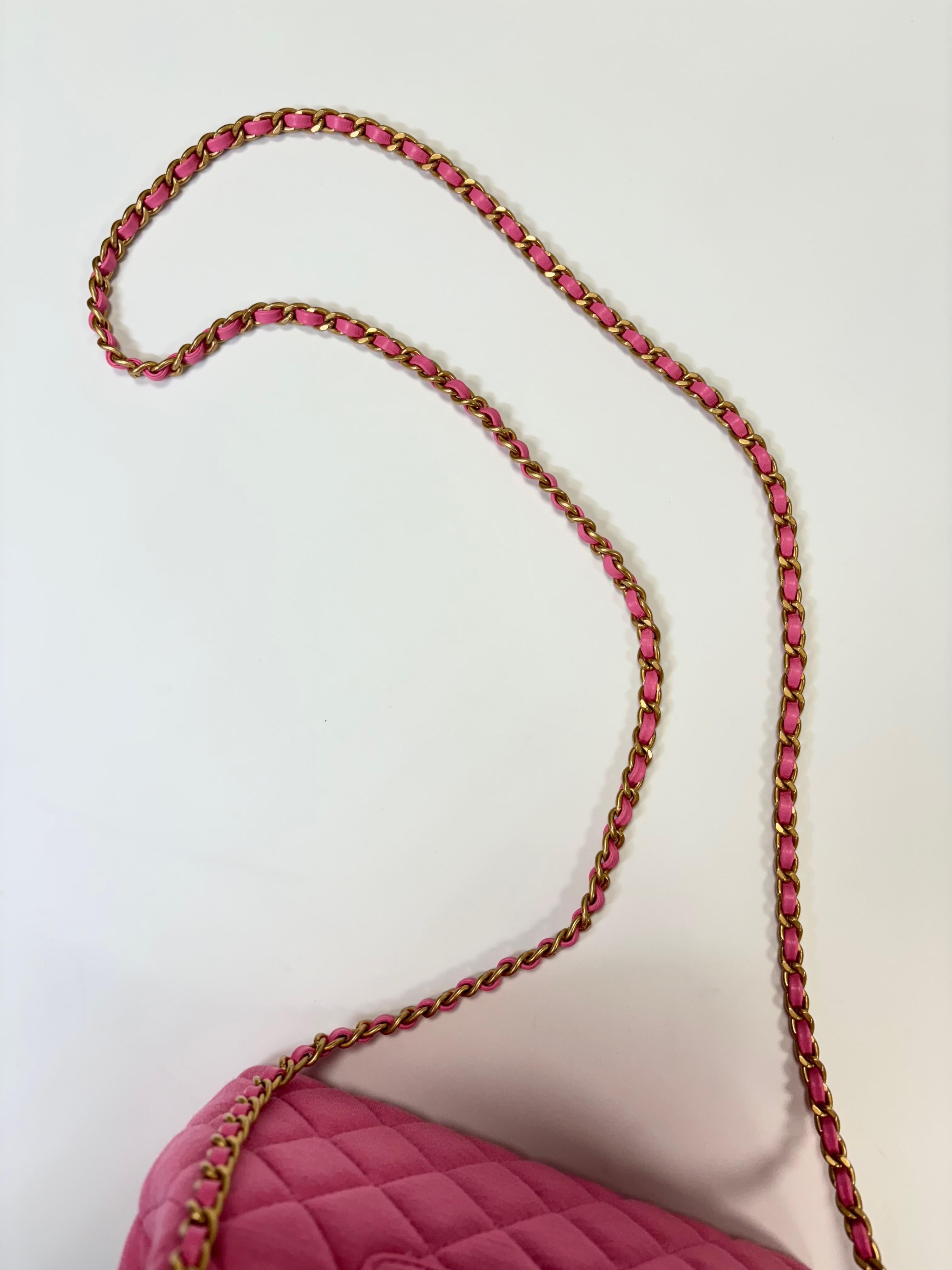 Chanel sac Kelly Shopper rose foncé matelassé avec détails dorés en vente 4