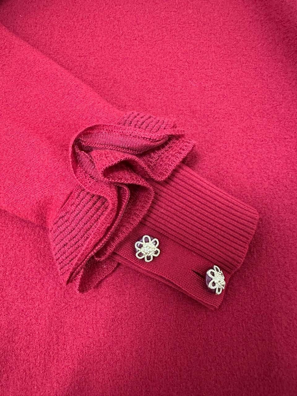 Chanel Pull à col roulé CC Logo en cachemire rouge foncé S-M Pour femmes en vente