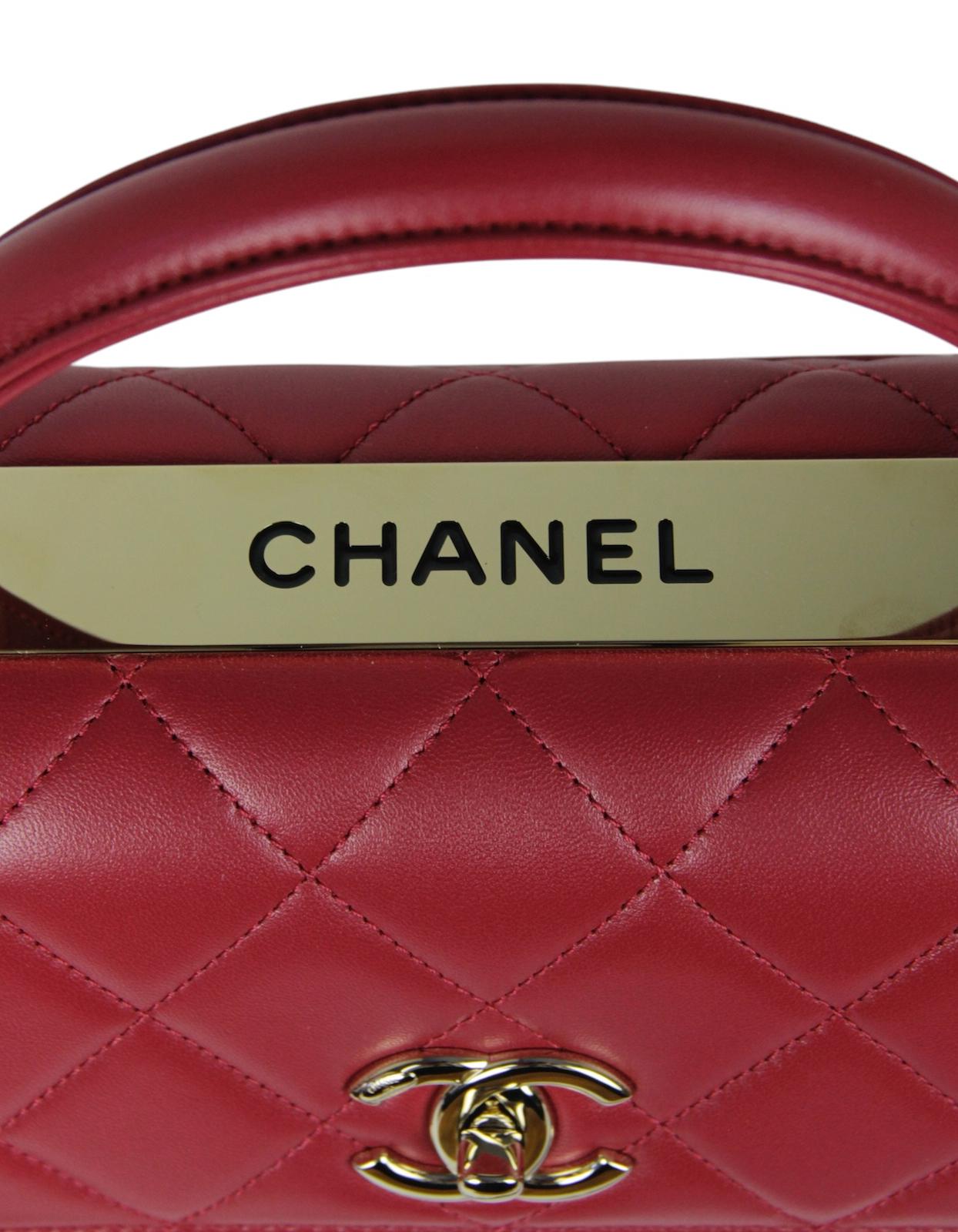 Donna Chanel in pelle d'agnello rosso scuro, piccola e trendy CC con doppio manico in vendita