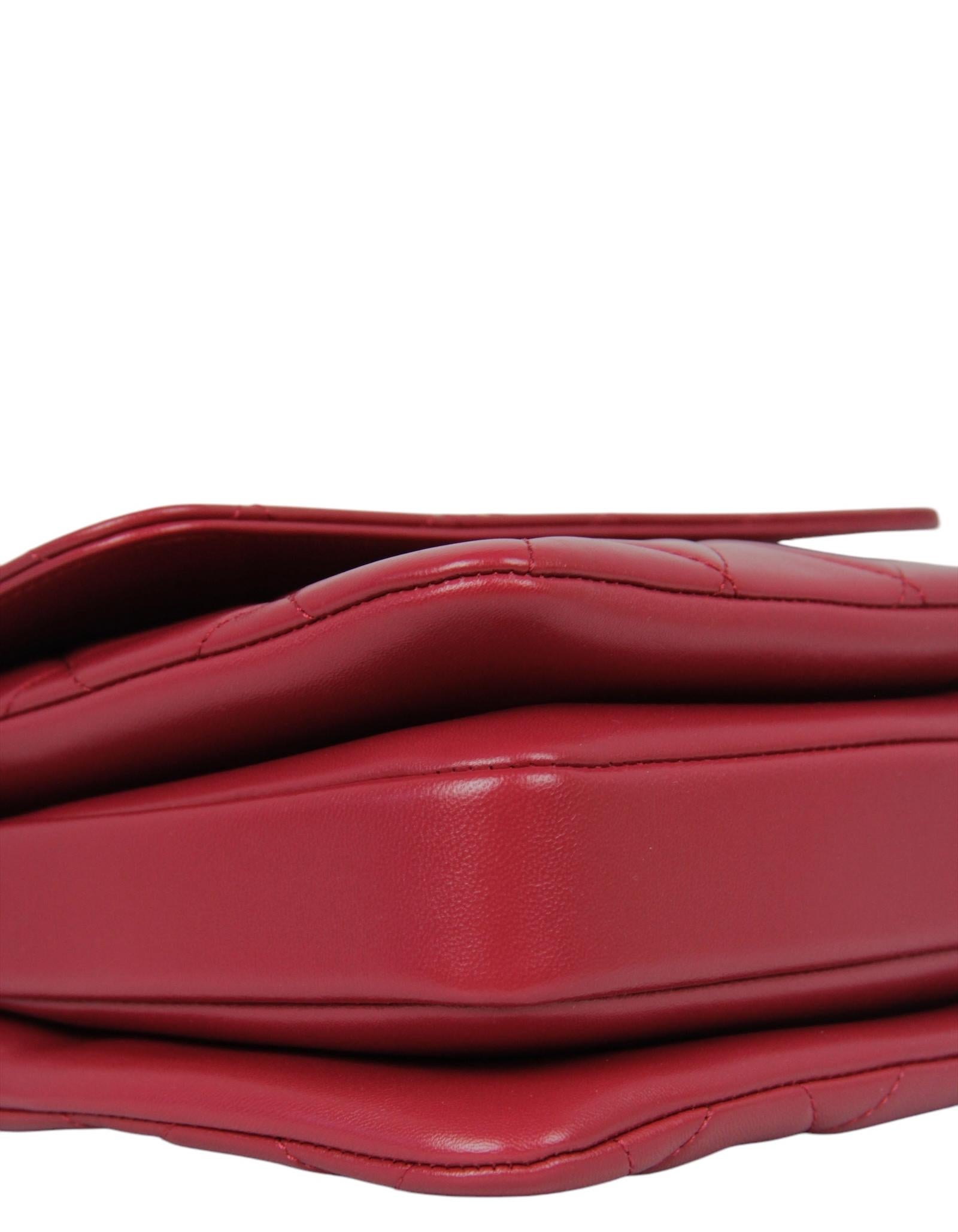 Chanel in pelle d'agnello rosso scuro, piccola e trendy CC con doppio manico in vendita 1