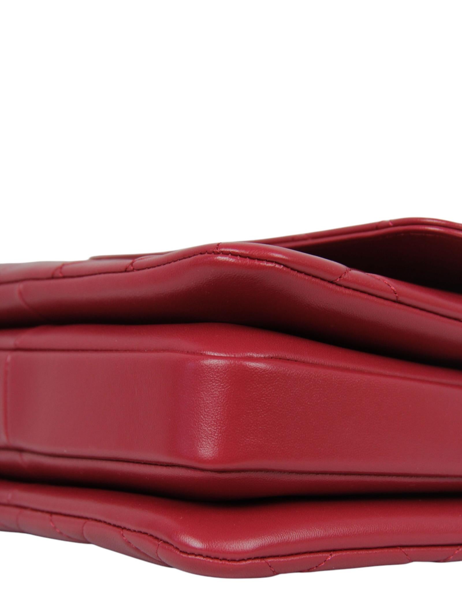 Chanel in pelle d'agnello rosso scuro, piccola e trendy CC con doppio manico in vendita 2