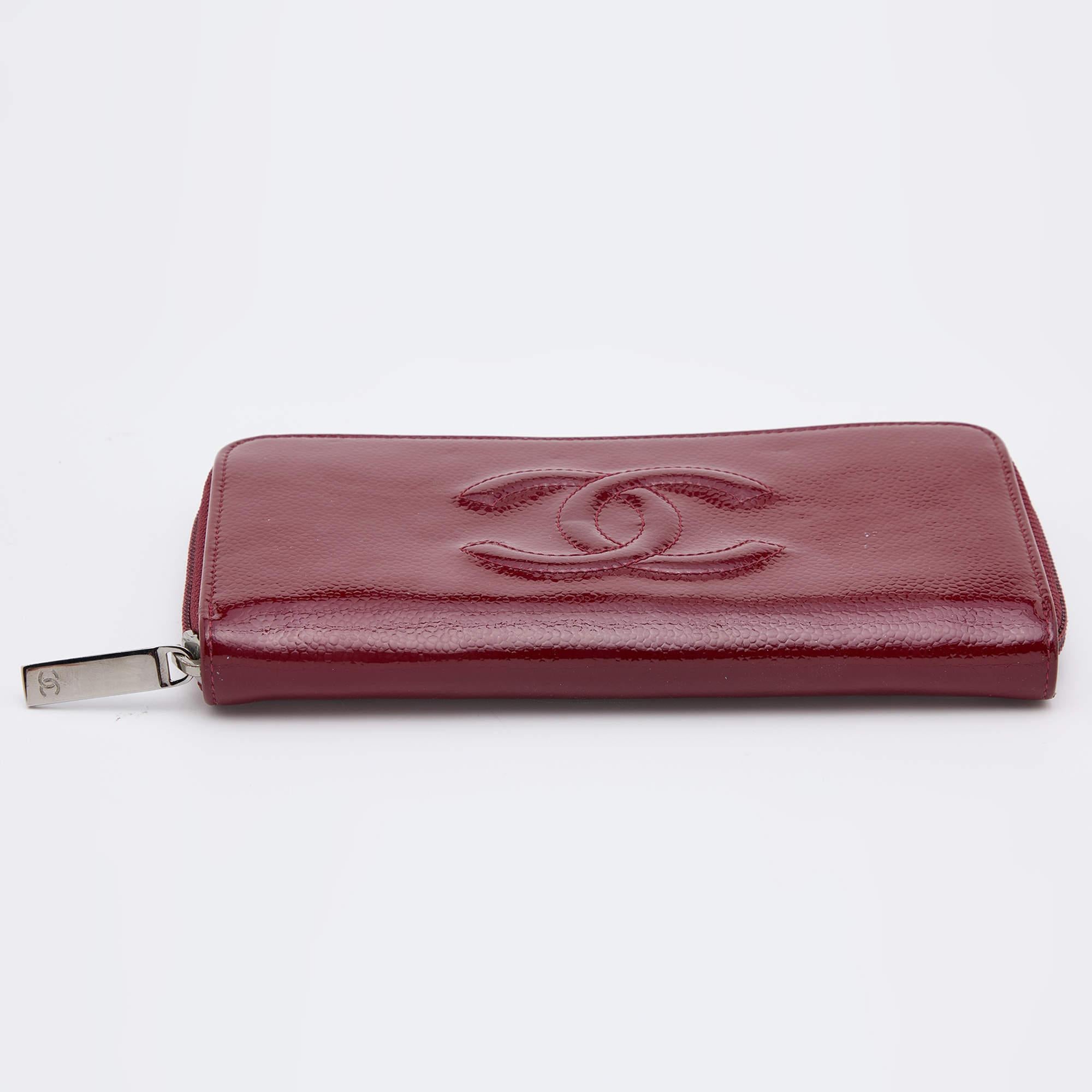 Chanel Dark Red Patent Leather CC Timeless Zip Around Wallet In Good Condition In Dubai, Al Qouz 2