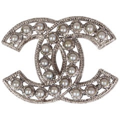 CHANEL dark silver FAUX PEARL CC Brooch