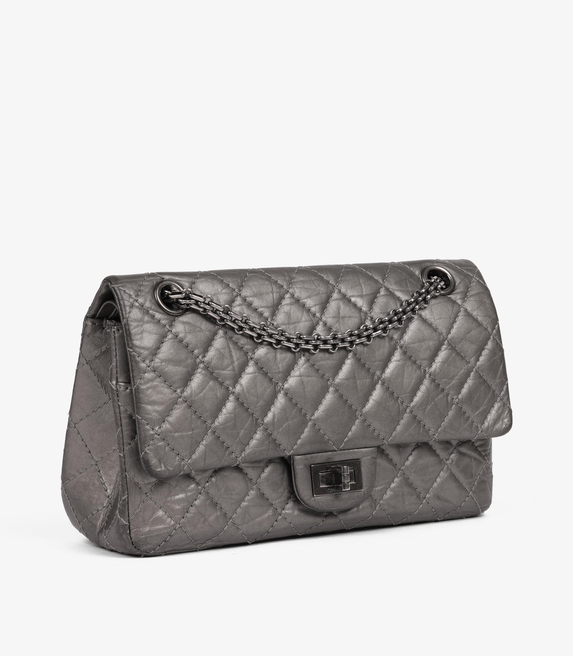 Chanel  Dark Silver Metallic Quilted Aged Calfskin Leather Reissue 225 2.55 Double Flap Bag

Product Details
Xupes Ref: CB1504
Brand: Chanel 
Model: 225 2.55 Reissue Double Flap Bag
Type: Shoulder, Crossbody
Serial Number: 17377595
Age: