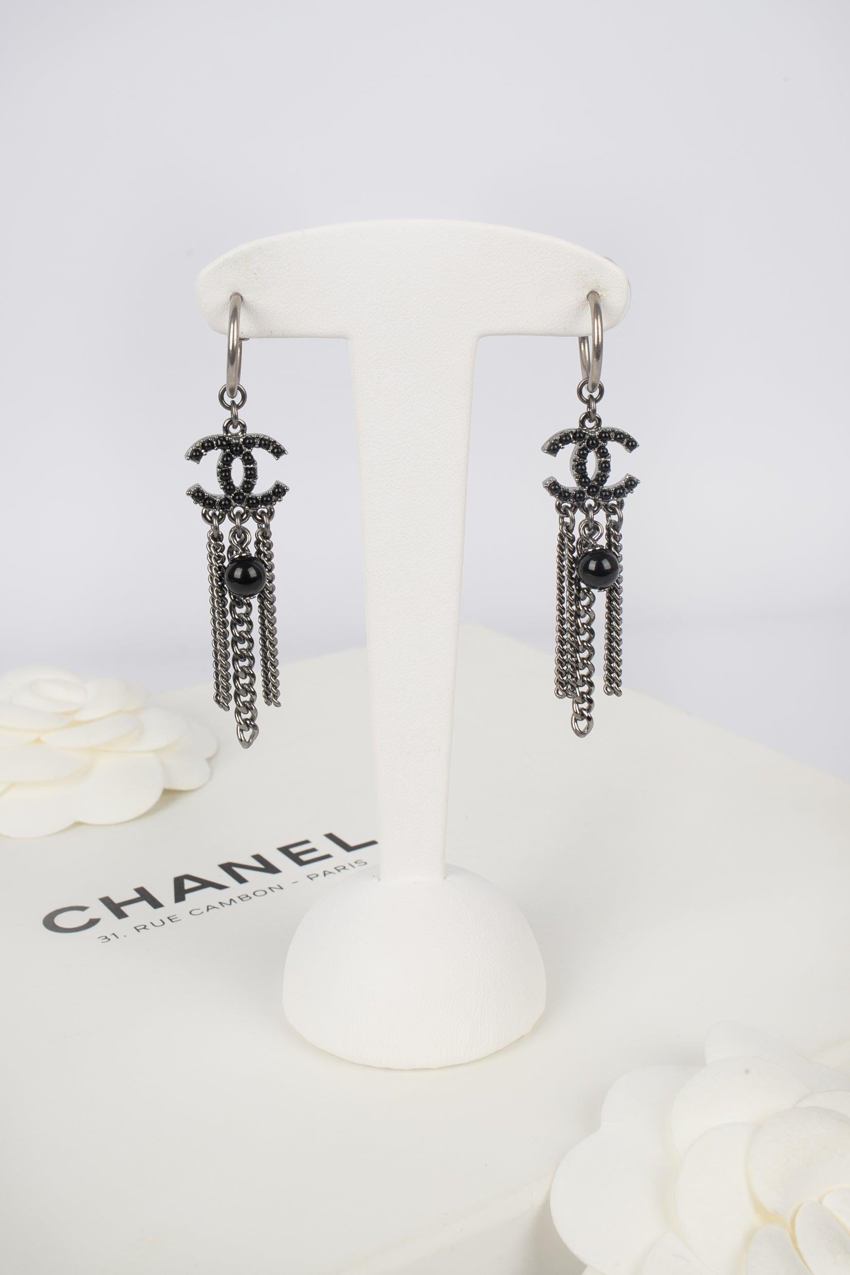 Chanel Dunkelsilber Metallohrringe Frühjahr-Sommer-Kollektion 2010  im Angebot 1