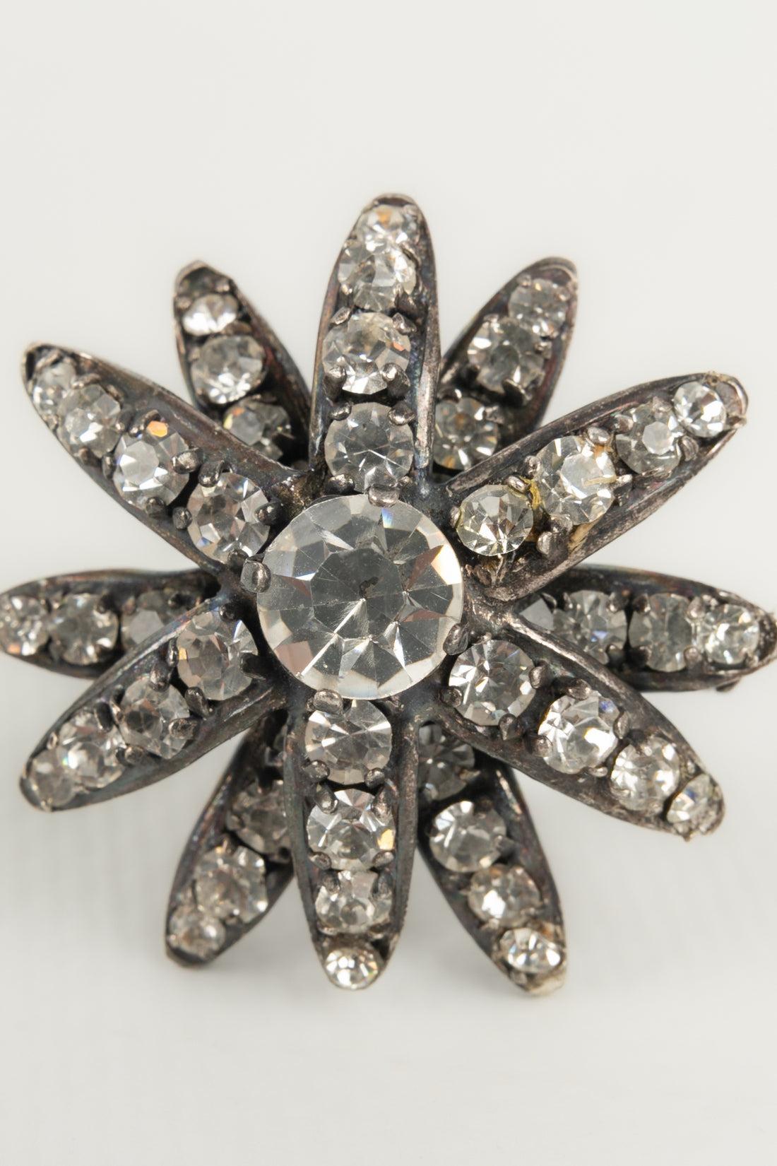 Chanel Broche étoile en métal argenté foncé en vente 1