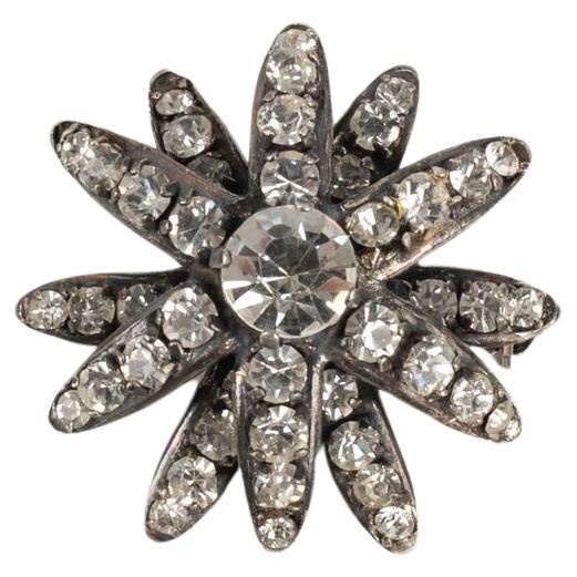 Chanel Broche étoile en métal argenté foncé en vente