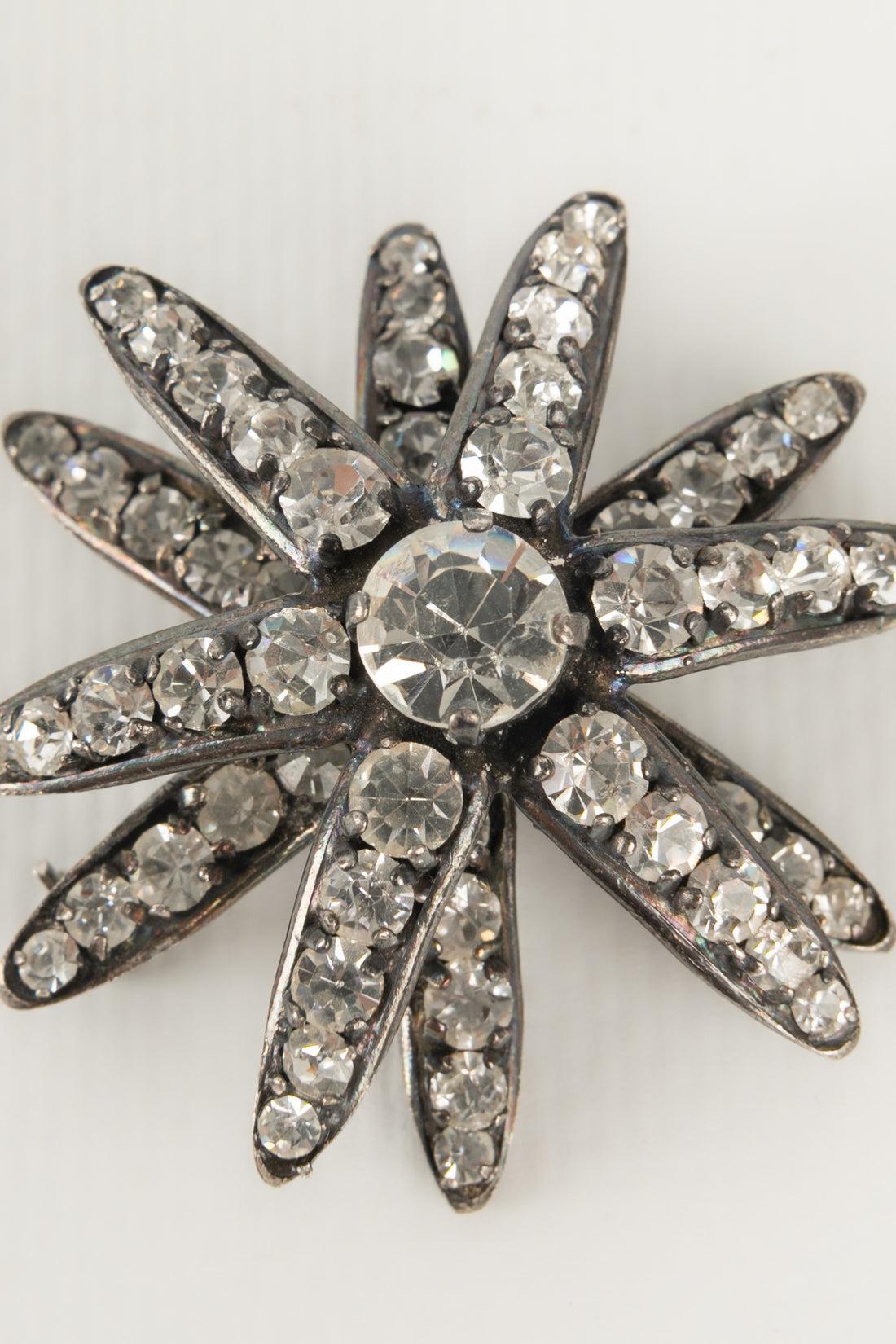 Chanel Dark Silvery Metal Star Brooch with Rhinestones In Excellent Condition For Sale In SAINT-OUEN-SUR-SEINE, FR