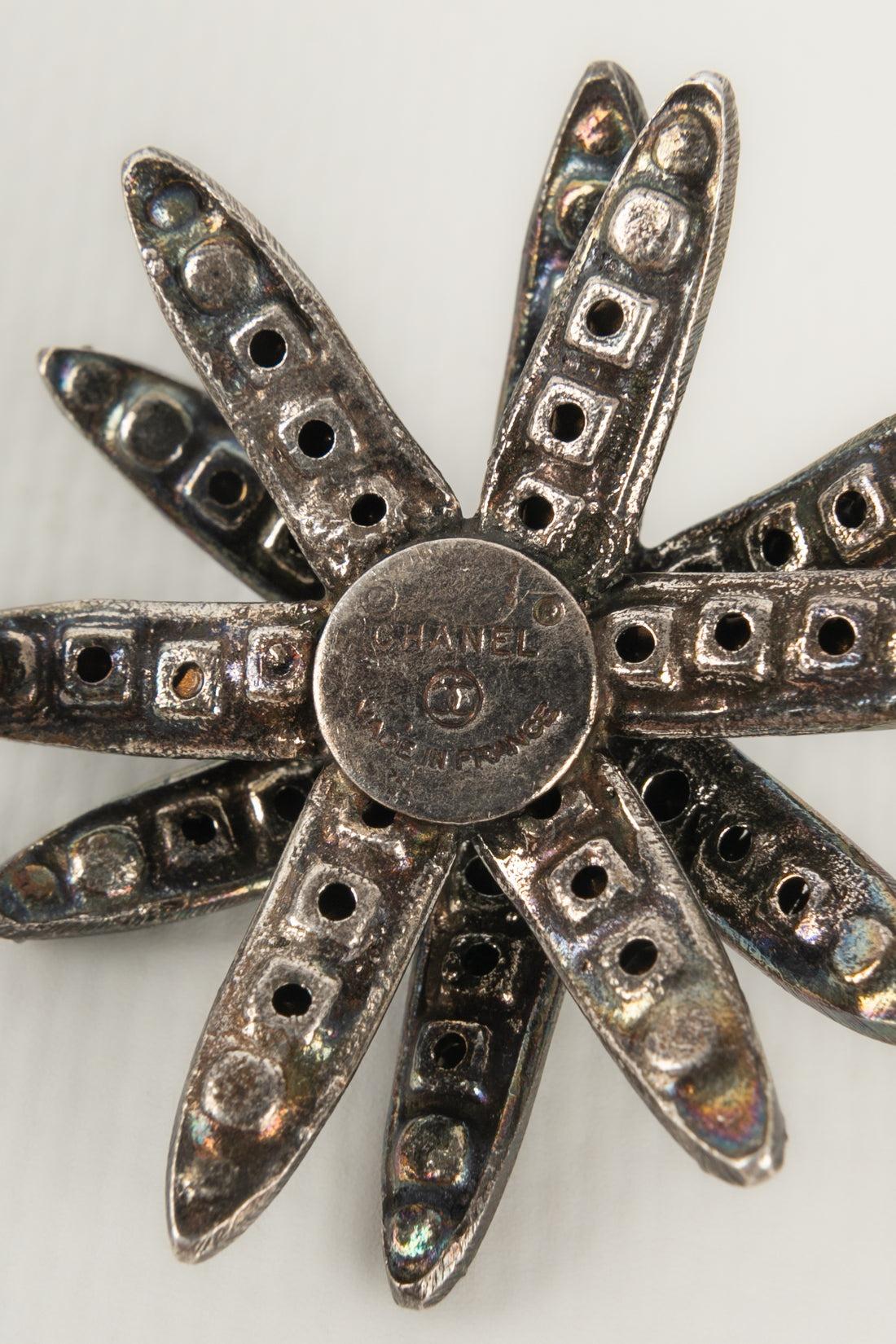 Chanel Dark Silvery Metal Star Brooch with Rhinestones For Sale 1