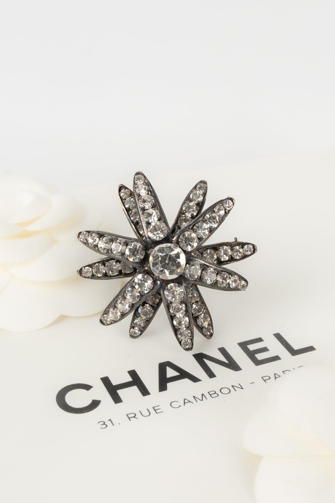 Chanel Dark Silvery Metal Star Brooch with Rhinestones For Sale 2