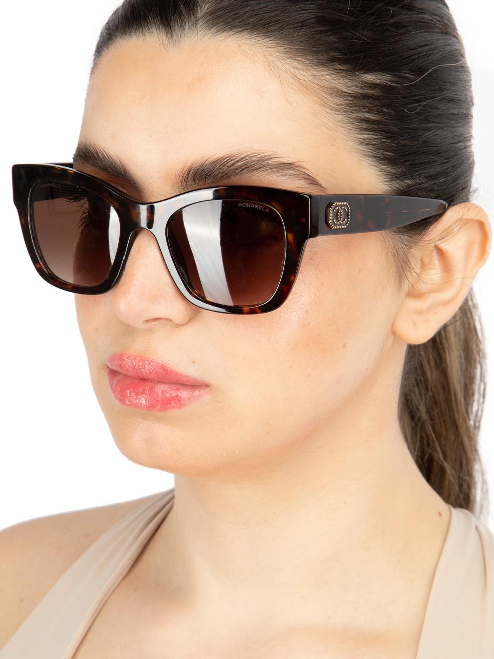 CONDITION is New with tags on this brand new Chanel designer item. This item comes with original packaging.
 

 
 Details
 
 
 Model: 5478
 
 Dark Tortoise
 
 Acetate
 
 Square Sunglasses
 
 Brown Gradient Lens
 
 Full-Rim
 
 CC Logo on the Arms
 
