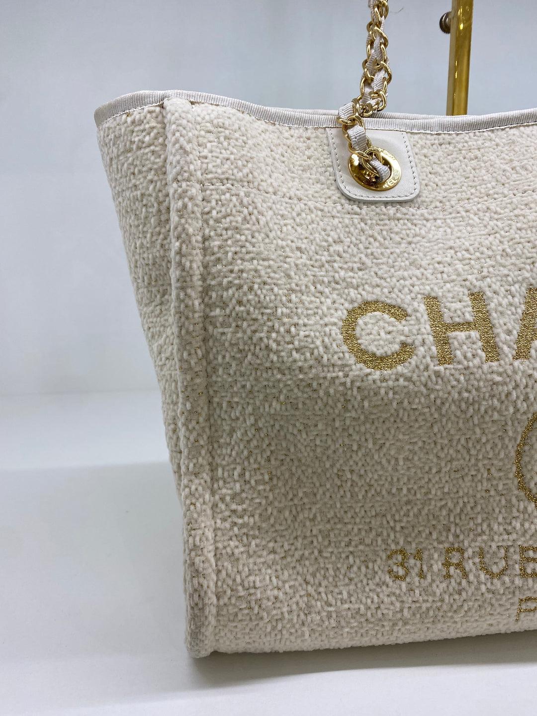 Chanel Deauville Beige Boucle GHW In Excellent Condition For Sale In Double Bay, AU