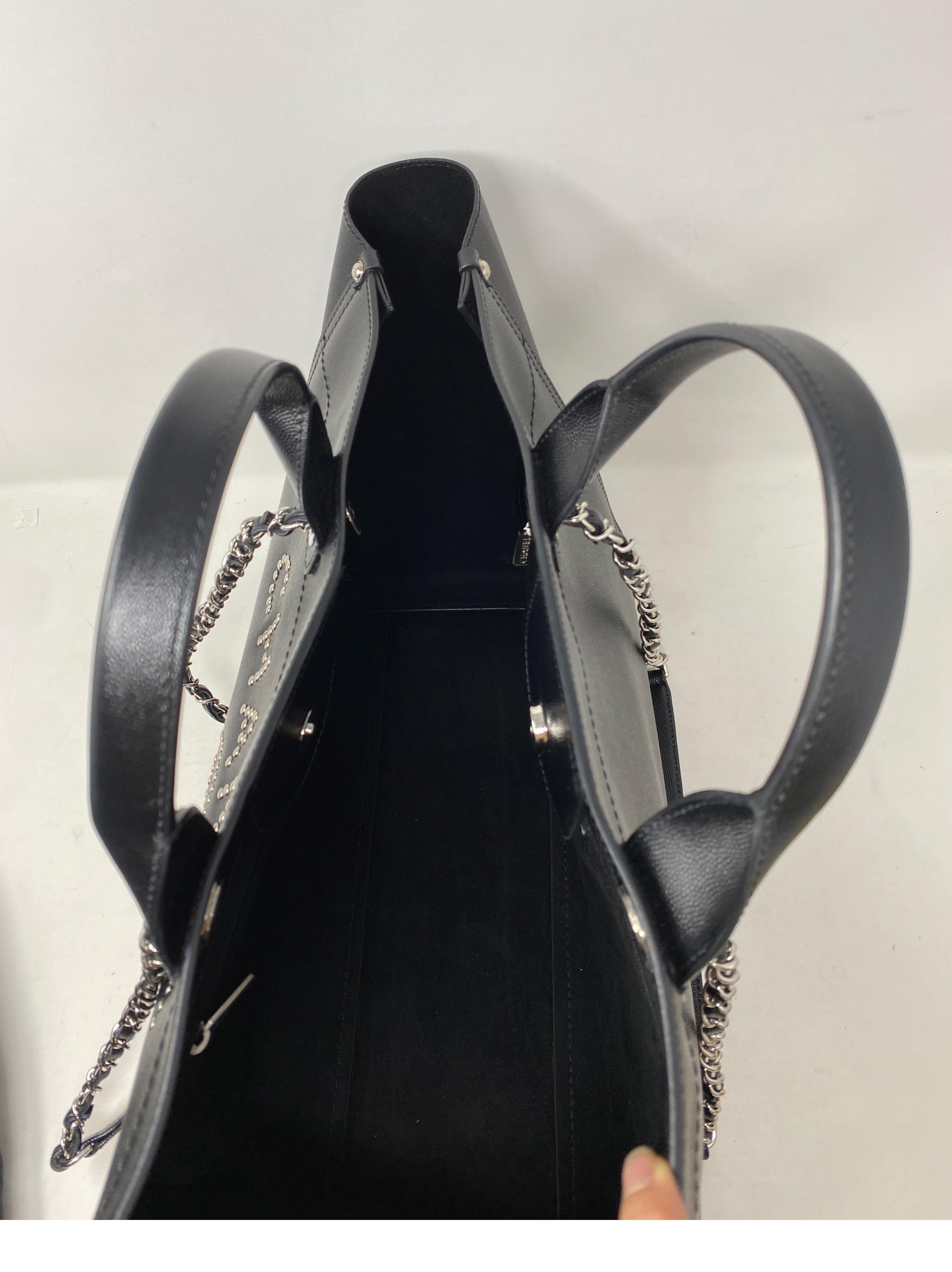 Borsa Tote Chanel Deauville in pelle nera 9