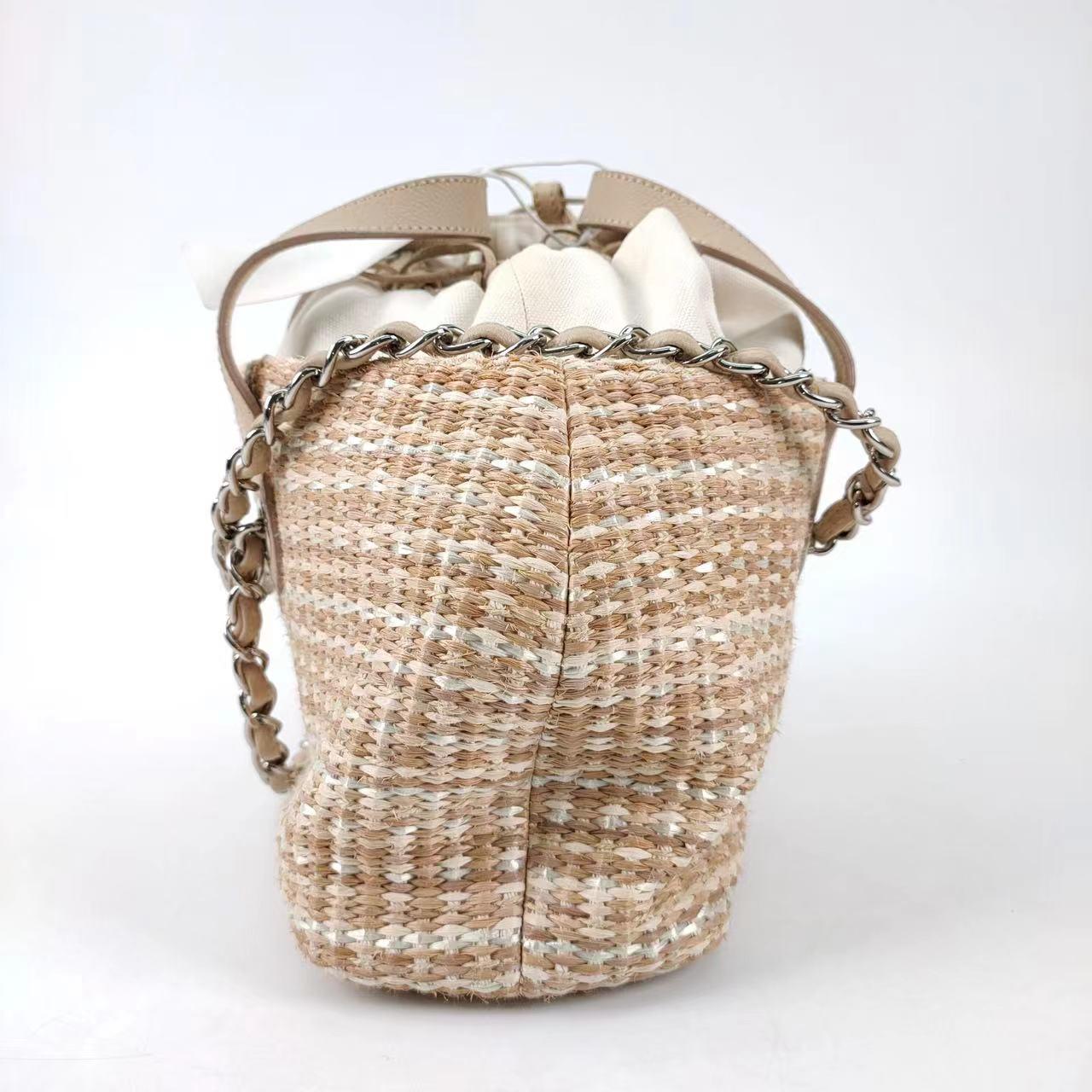 Chanel Deauville Chain Shoulder Bag Beige Raffia and Tweed In Good Condition In AUBERVILLIERS, FR