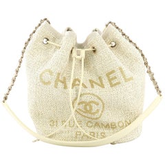 Chanel Deauville - Sac seau à cordon en raphia moyen
