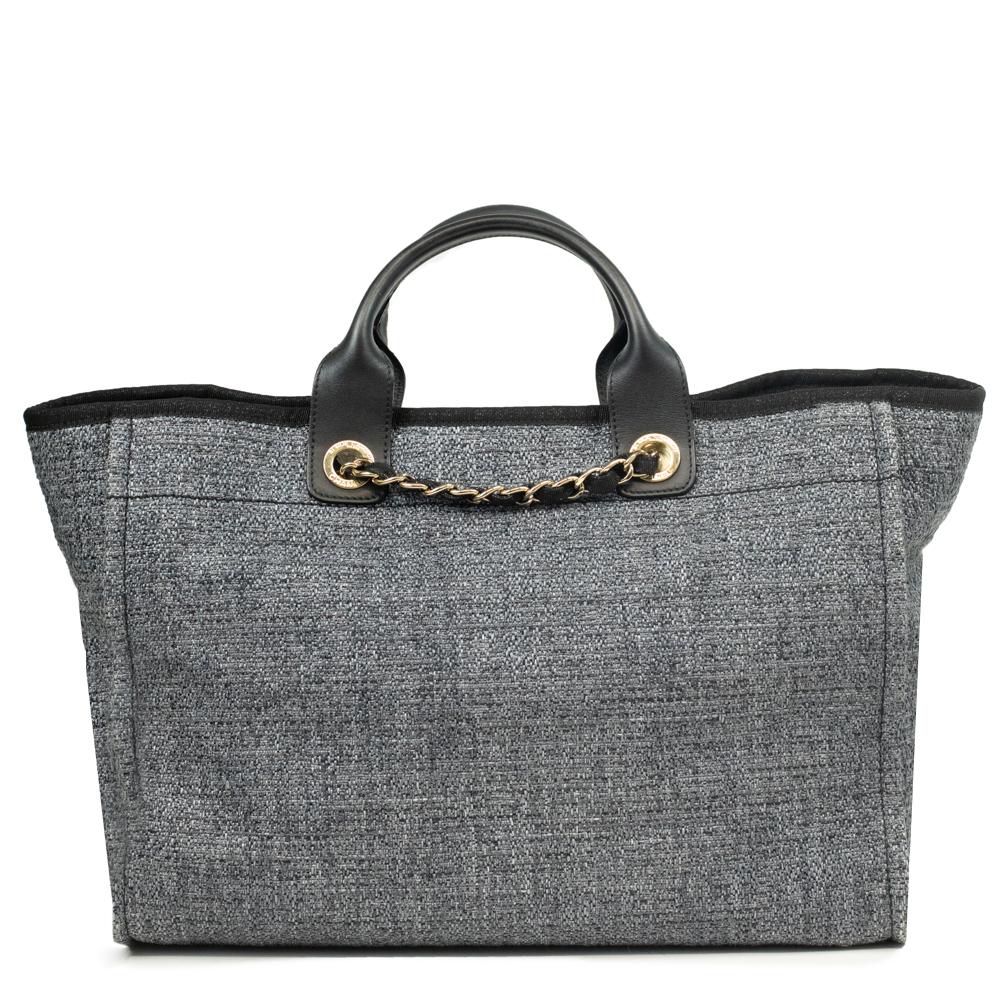 CHANEL, Deauville aus grauem Tweed im Zustand „Gut“ in Clichy, FR