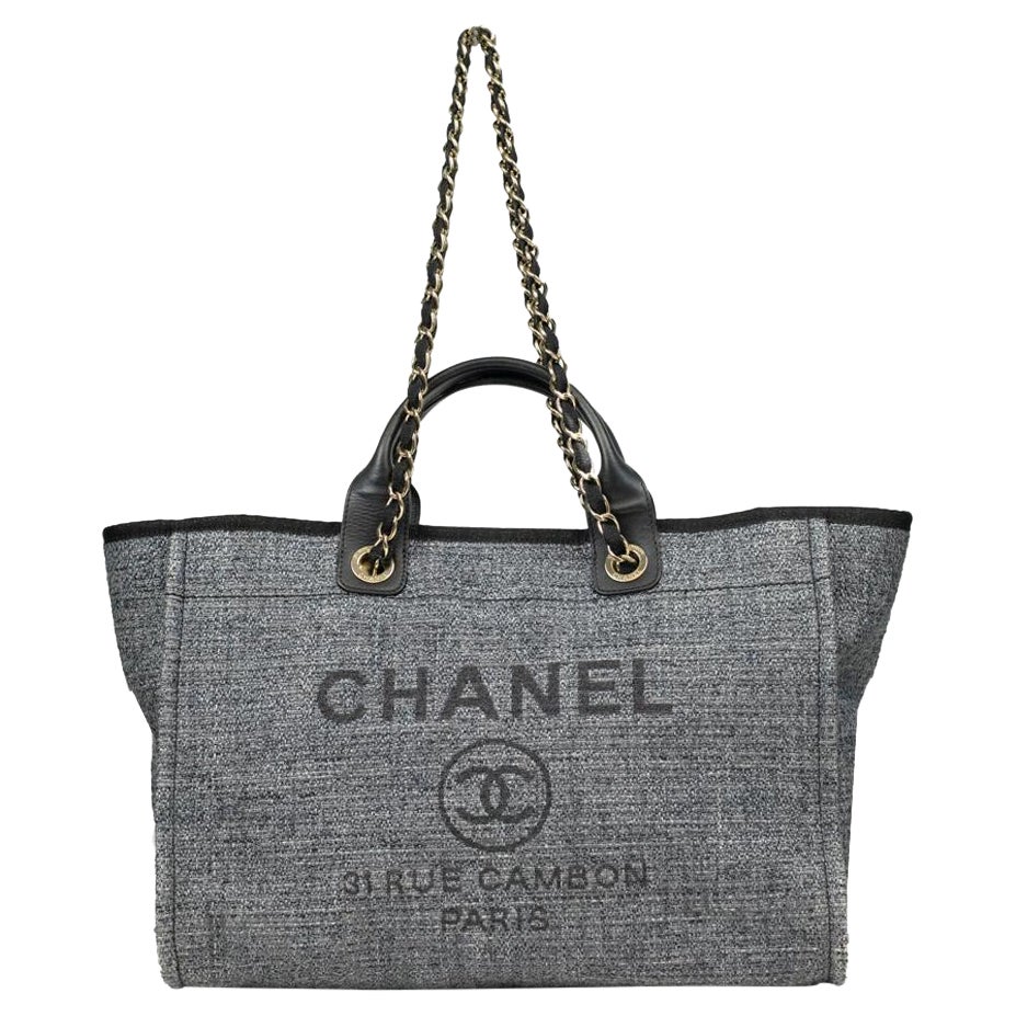 CHANEL, Deauville aus grauem Tweed