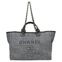 CHANEL, Deauville aus grauem Tweed