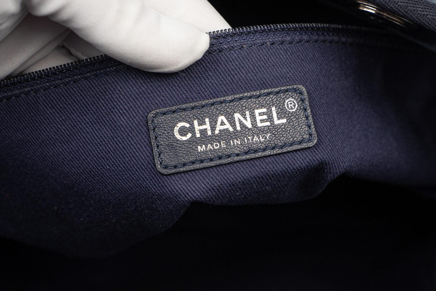 Chanel Deauville Medium Tote For Sale 2