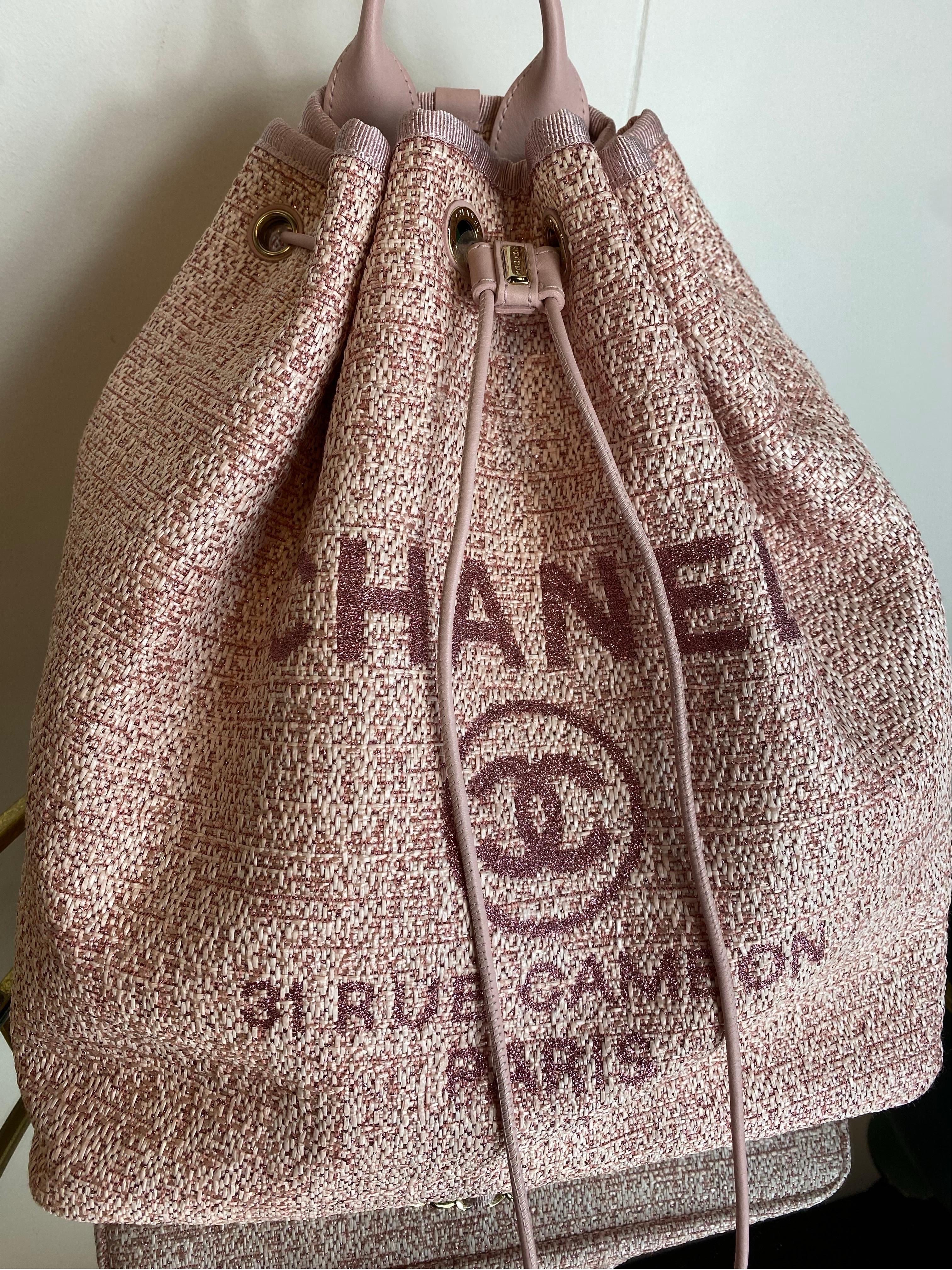 Chanel Sac à dos en tweed rose Deauville Excellent état - En vente à Carnate, IT