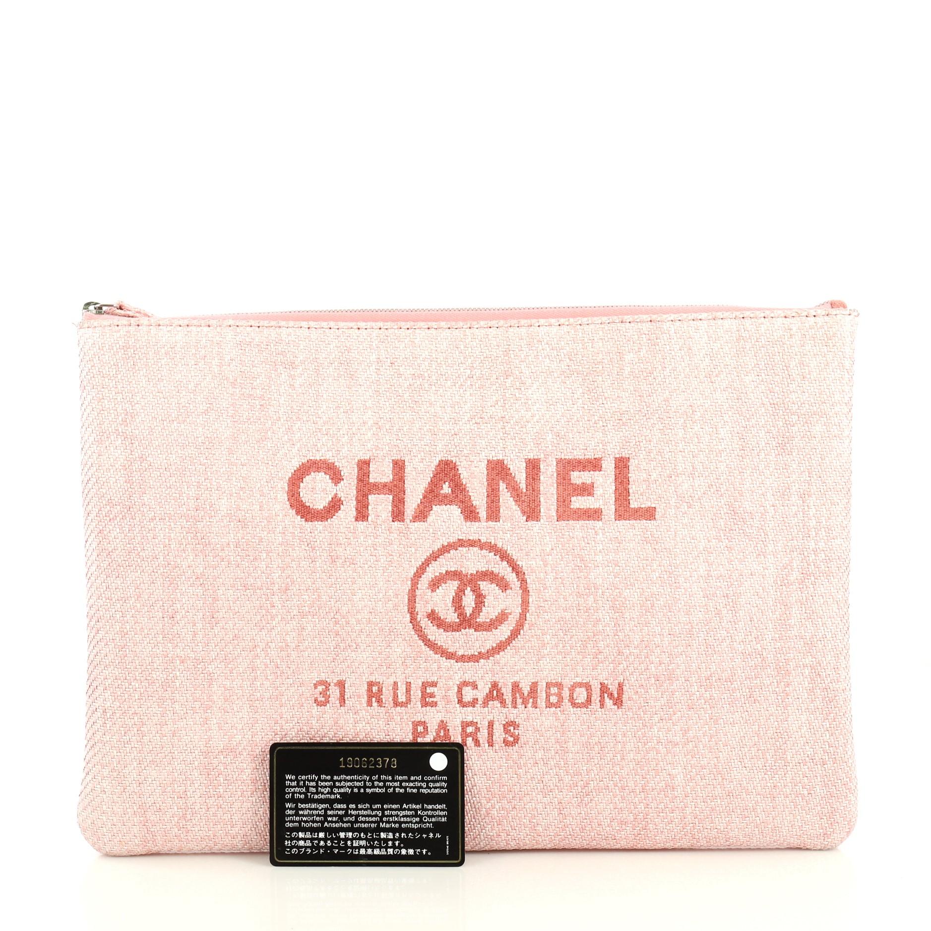 This Chanel Deauville Pouch Raffia Large, crafted in pink raffia, Chanel logo detailing and silver-tone hardware. Its zip closure opens to a neutral fabric interior. Hologram sticker reads: 19062378.

Condition: Good. Moderate wear on base and