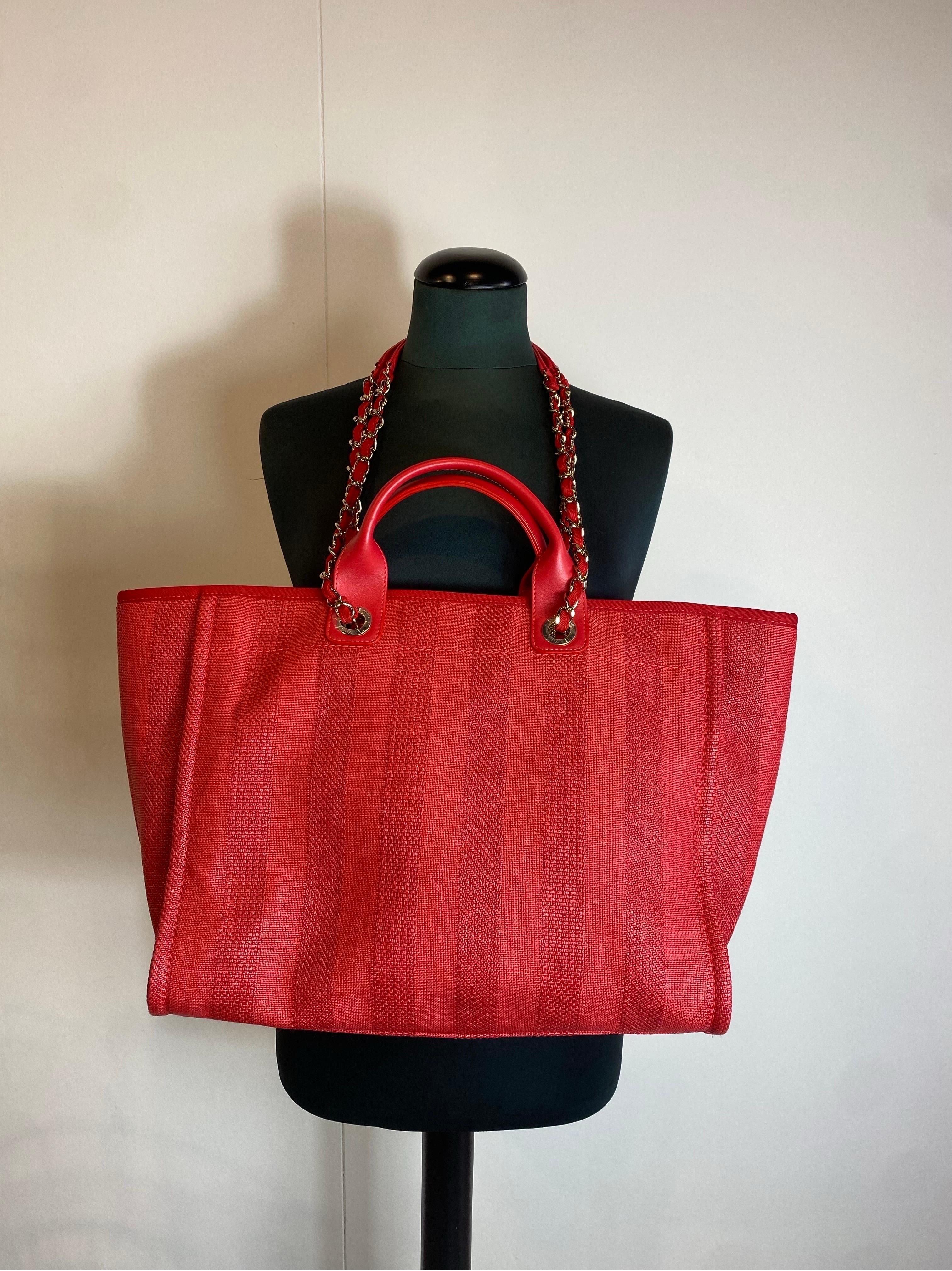 Women's or Men's Chanel Deauville red stripes Shoulder Bag