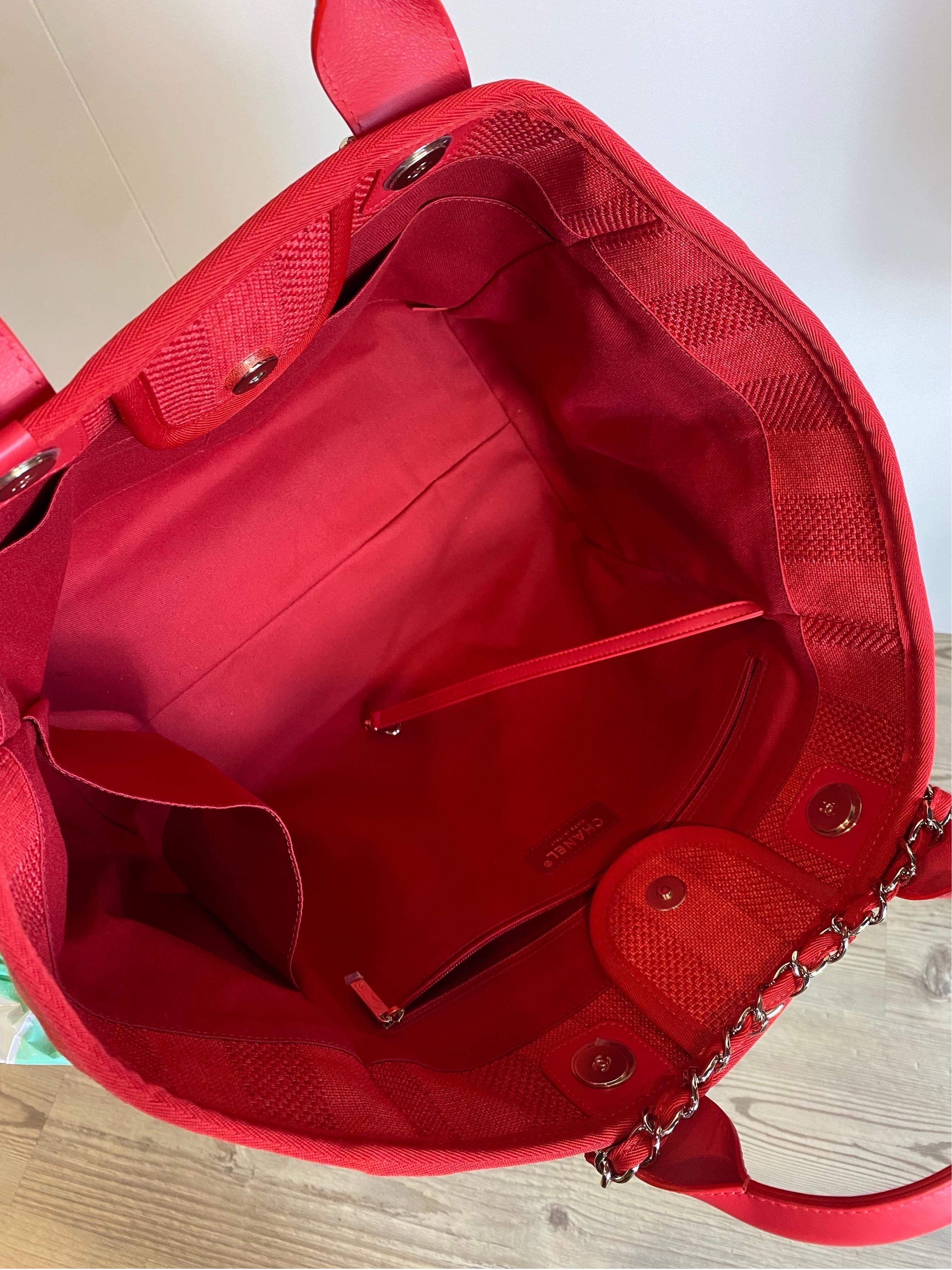 Chanel Deauville red stripes Shoulder Bag For Sale 3