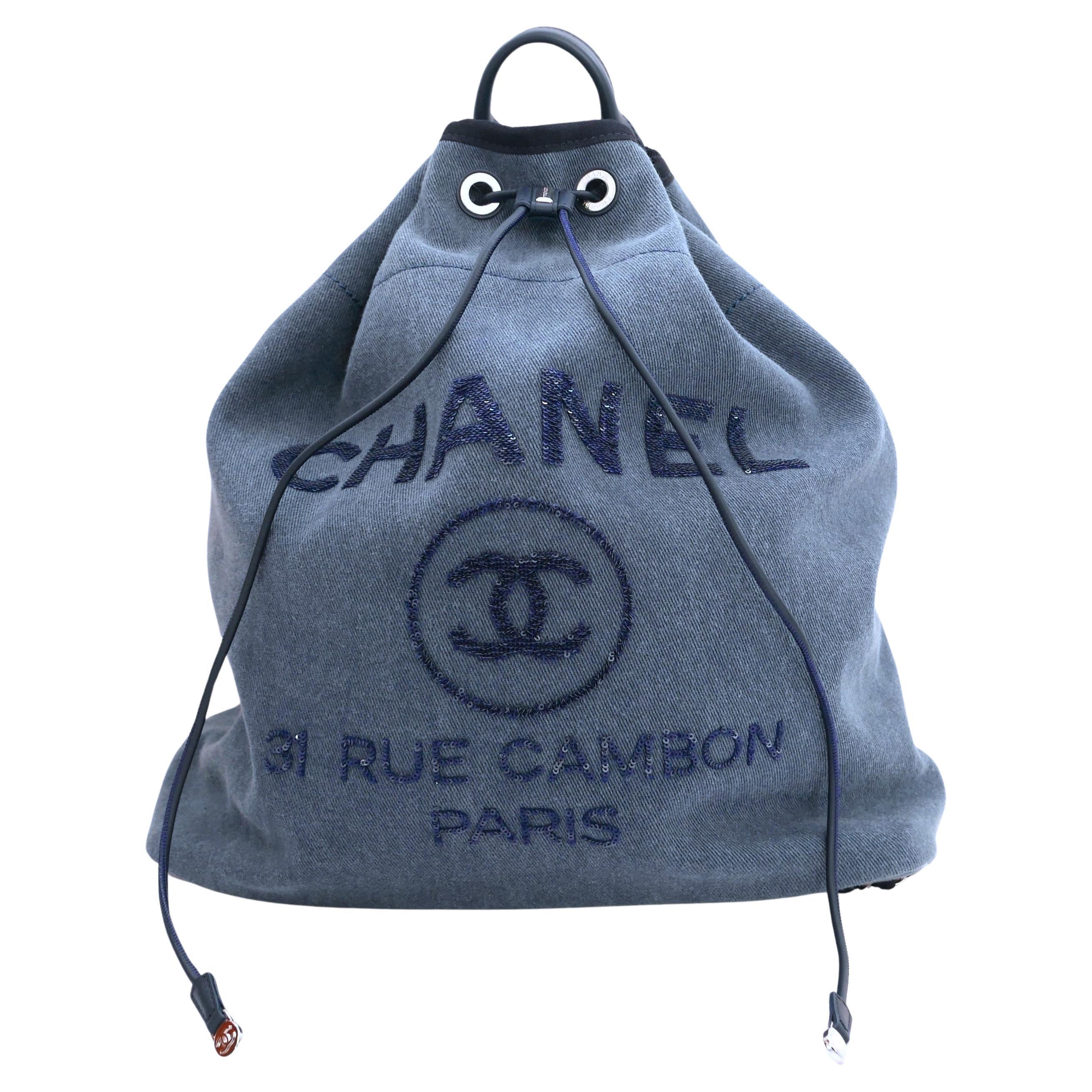 Chanel - Deauville - Sac à dos en denim à paillettes en vente