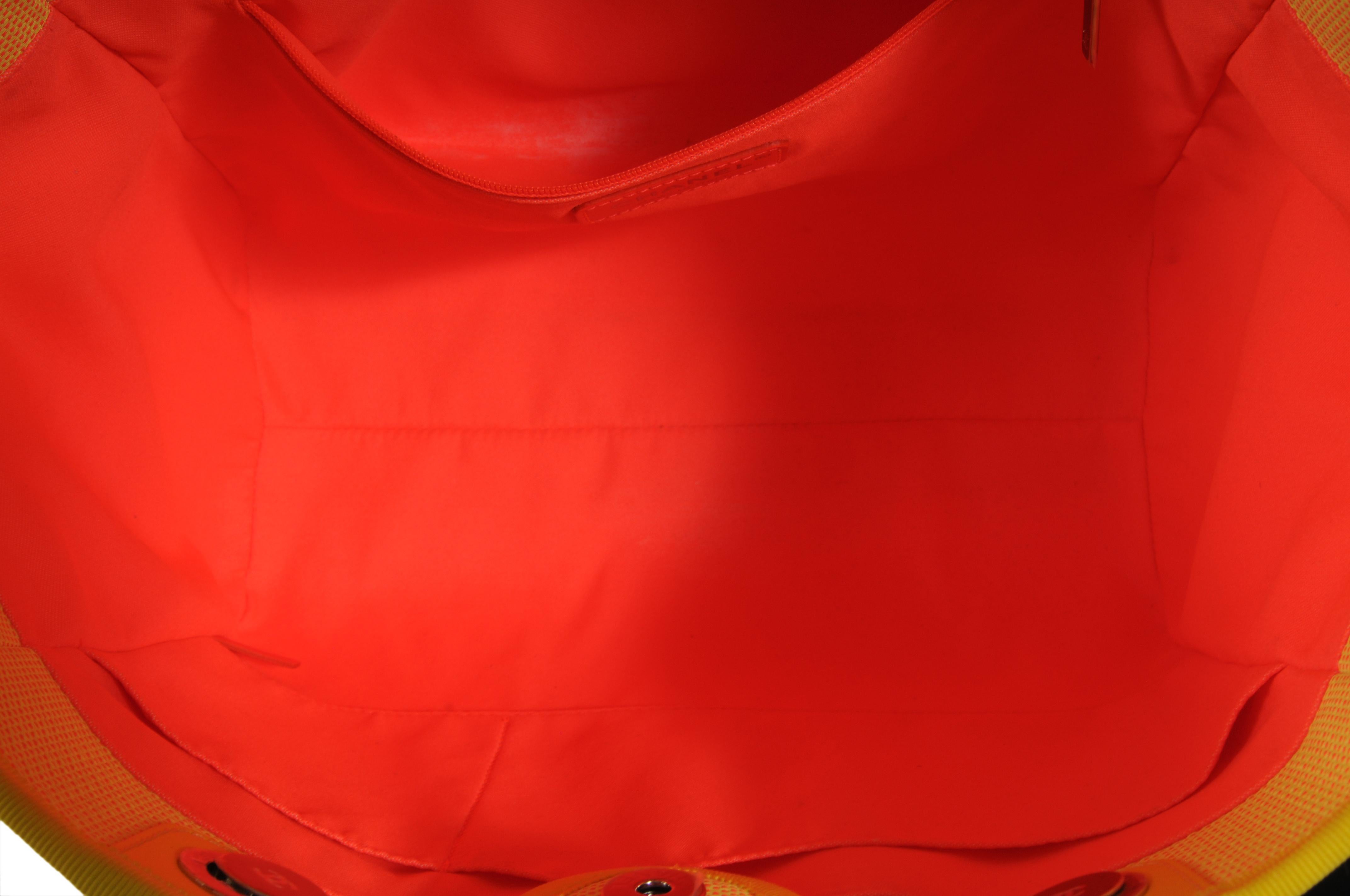 Chanel Deauville Shopper Tote Gelb Klein CC Logo Orange Rosa Gemischte Fasern im Angebot 10