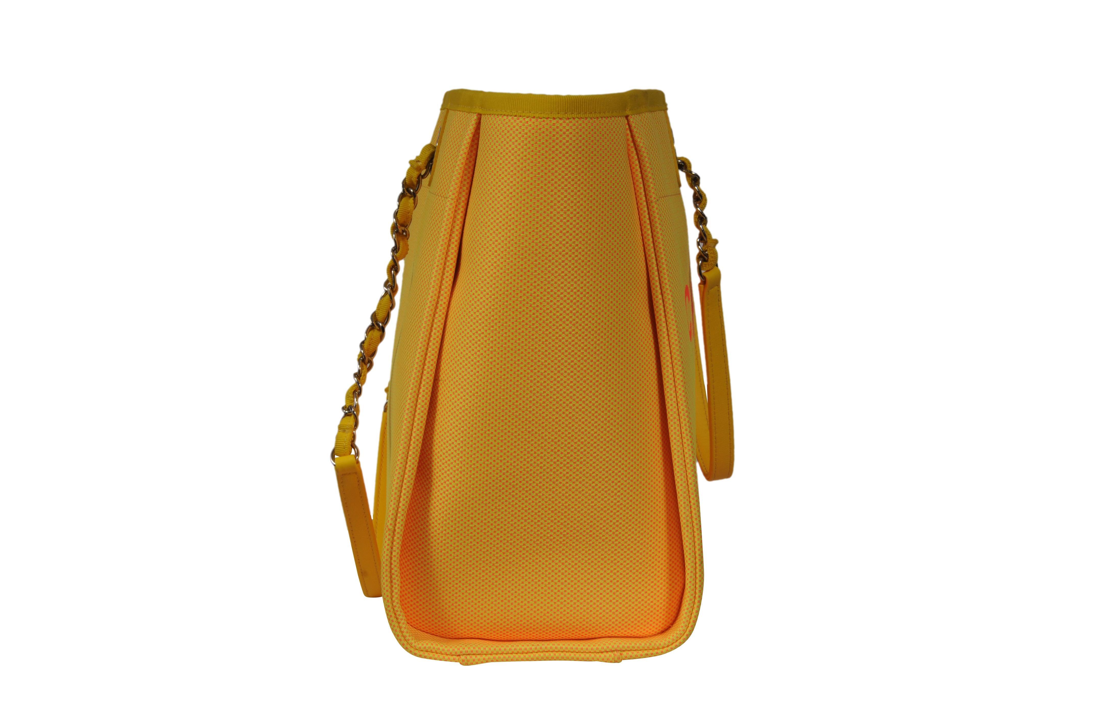 Chanel Deauville Shopper Tote Gelb Klein CC Logo Orange Rosa Gemischte Fasern im Angebot 2