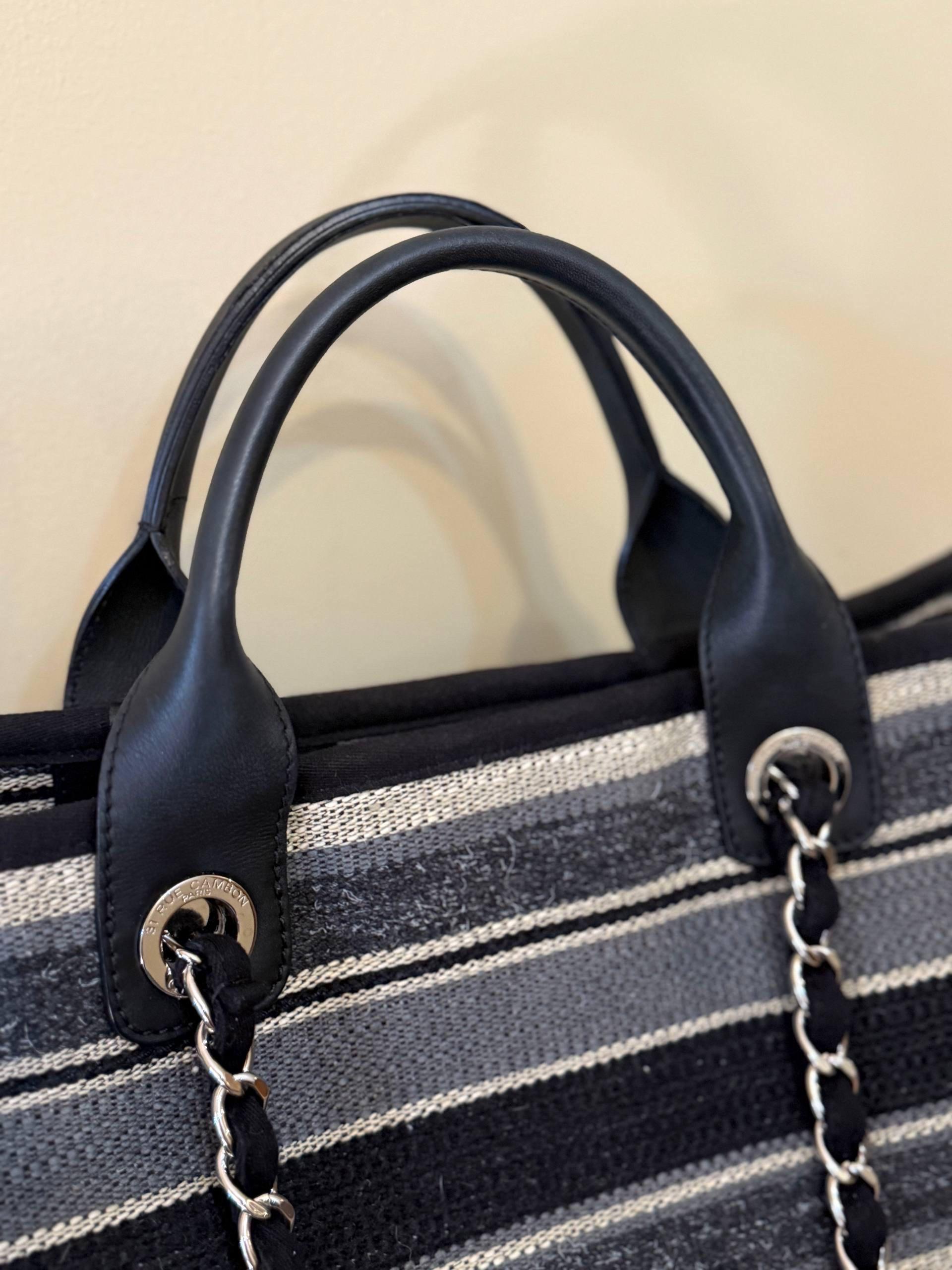 Borsa Chanel Deauville in tessuto a righe grande in vendita 8