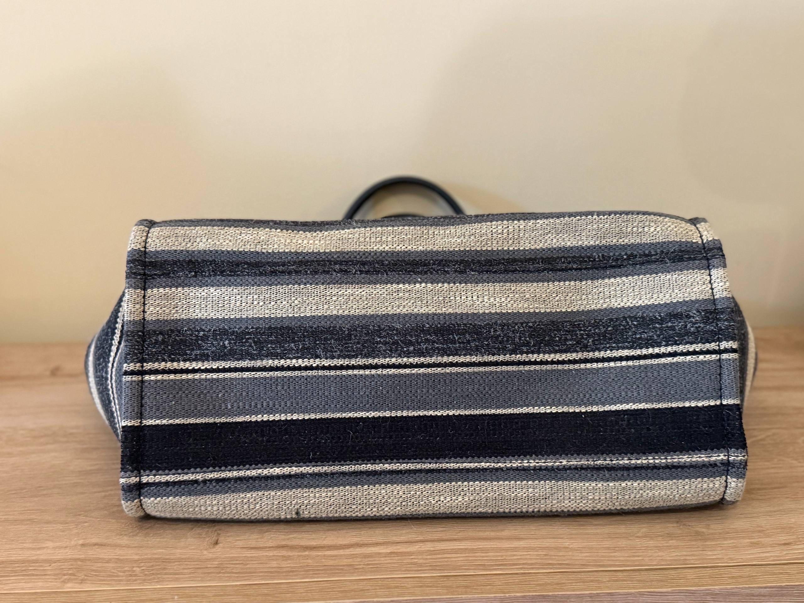 Borsa Chanel Deauville in tessuto a righe grande in vendita 1