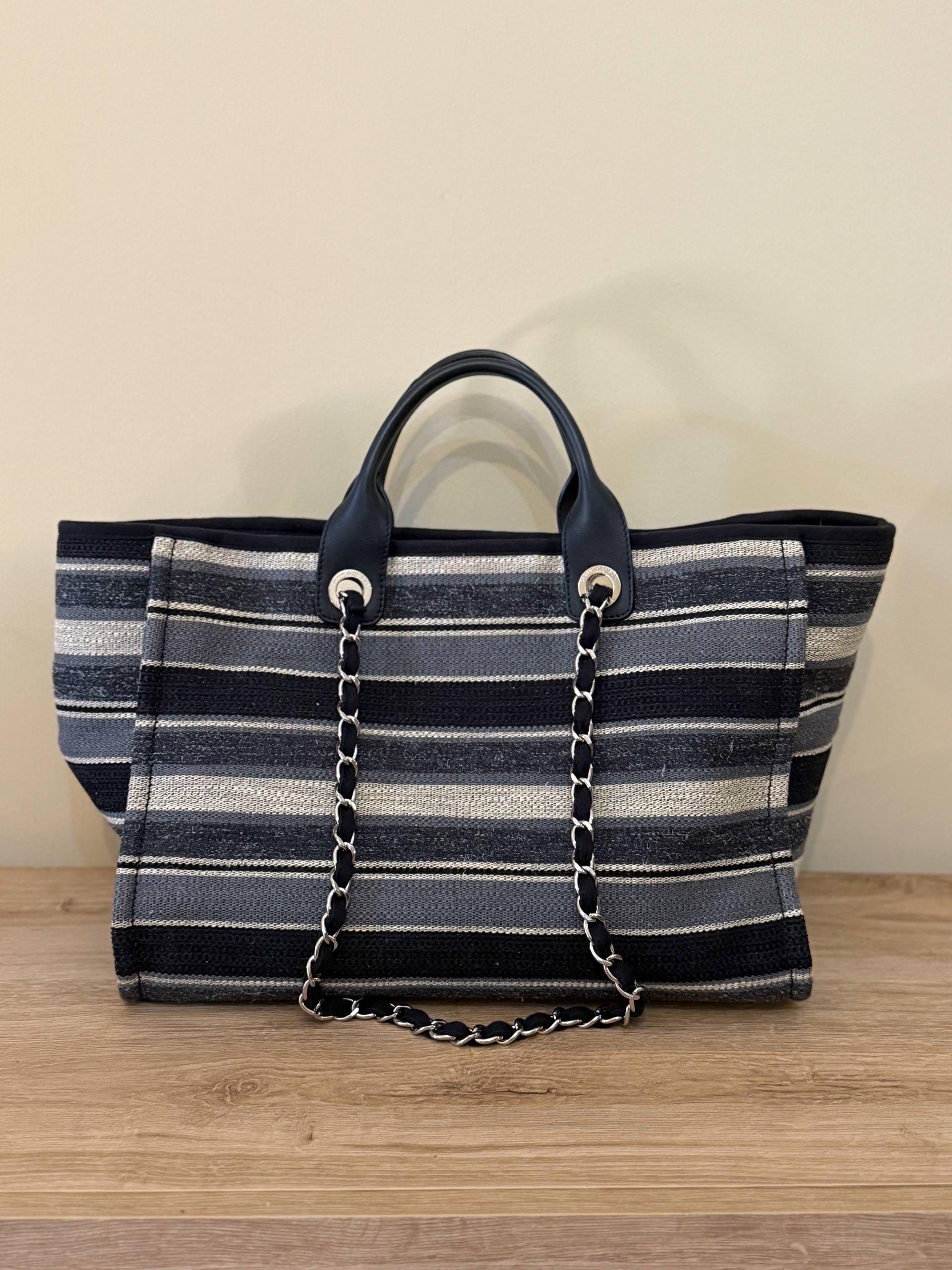 Borsa Chanel Deauville in tessuto a righe grande in vendita 3
