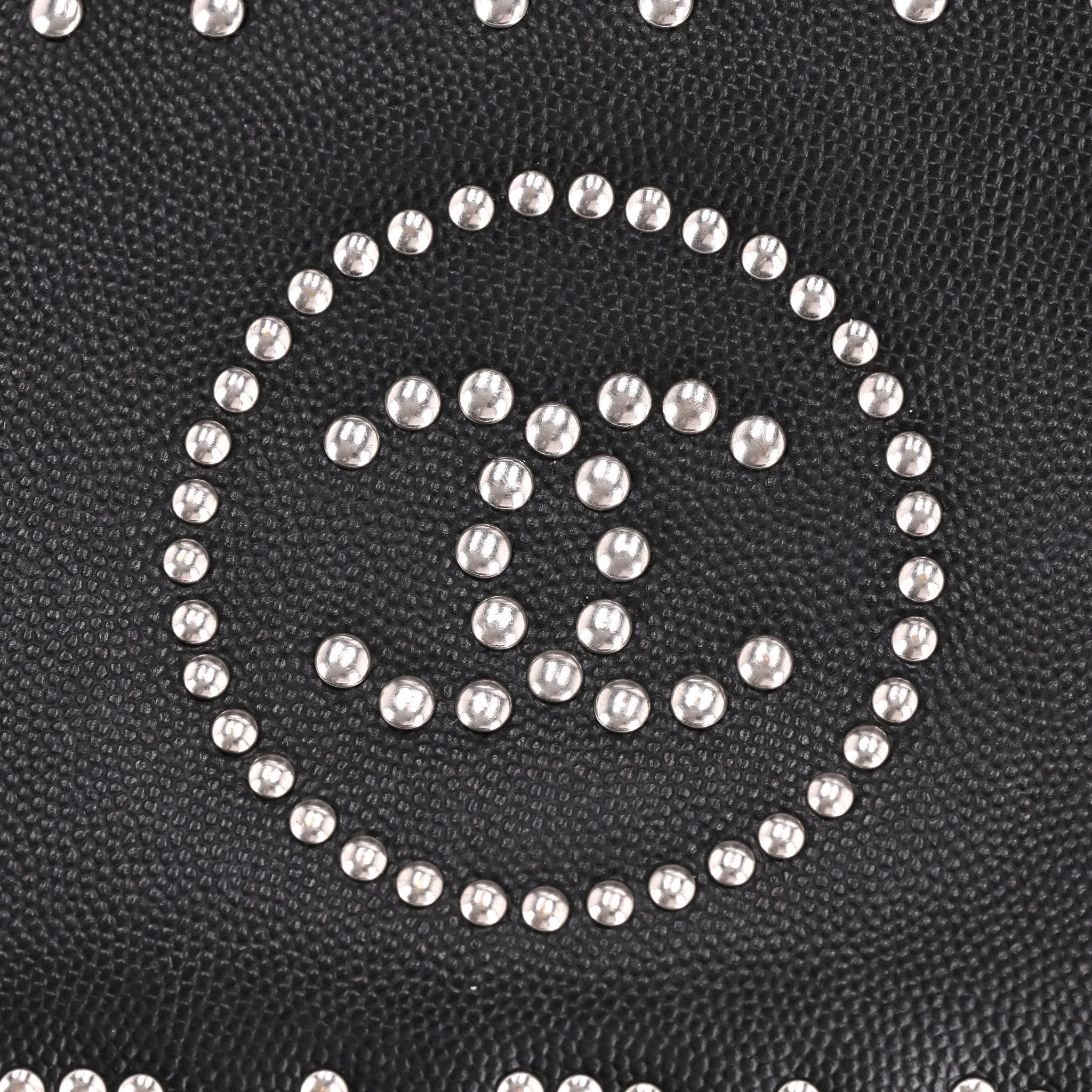 Chanel - Deauville - Grand sac fourre-tout en cuir caviar clouté avec logo en vente 2