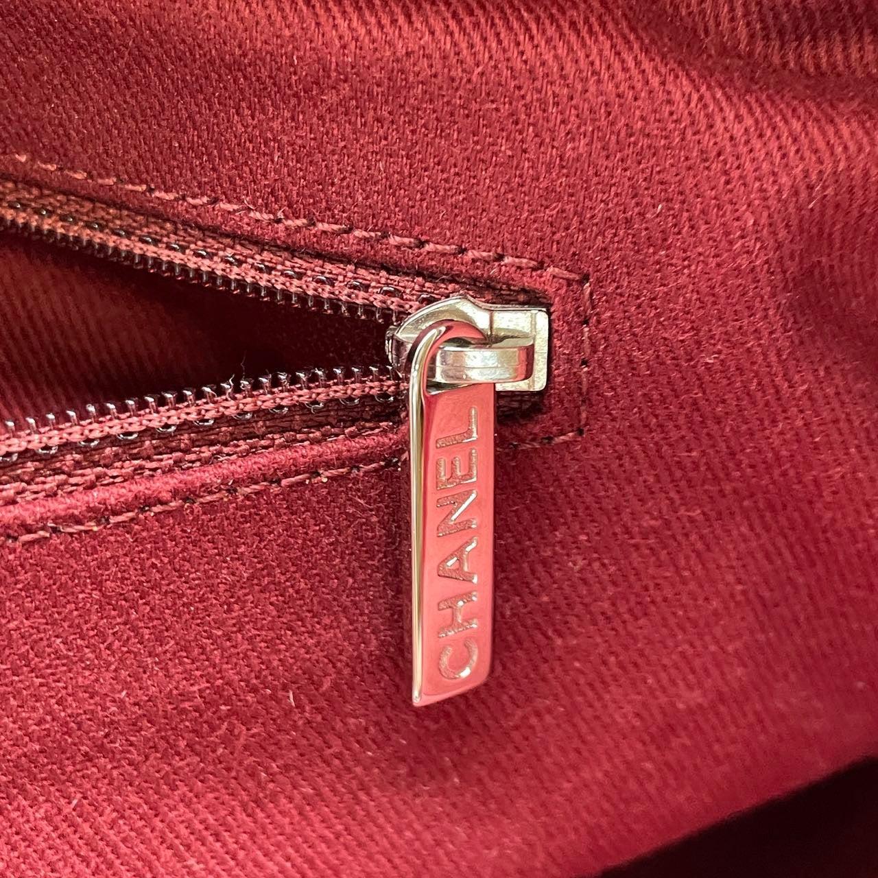 Chanel Deauville Tote 2011 Medium Red Denim Top Handle For Sale 8