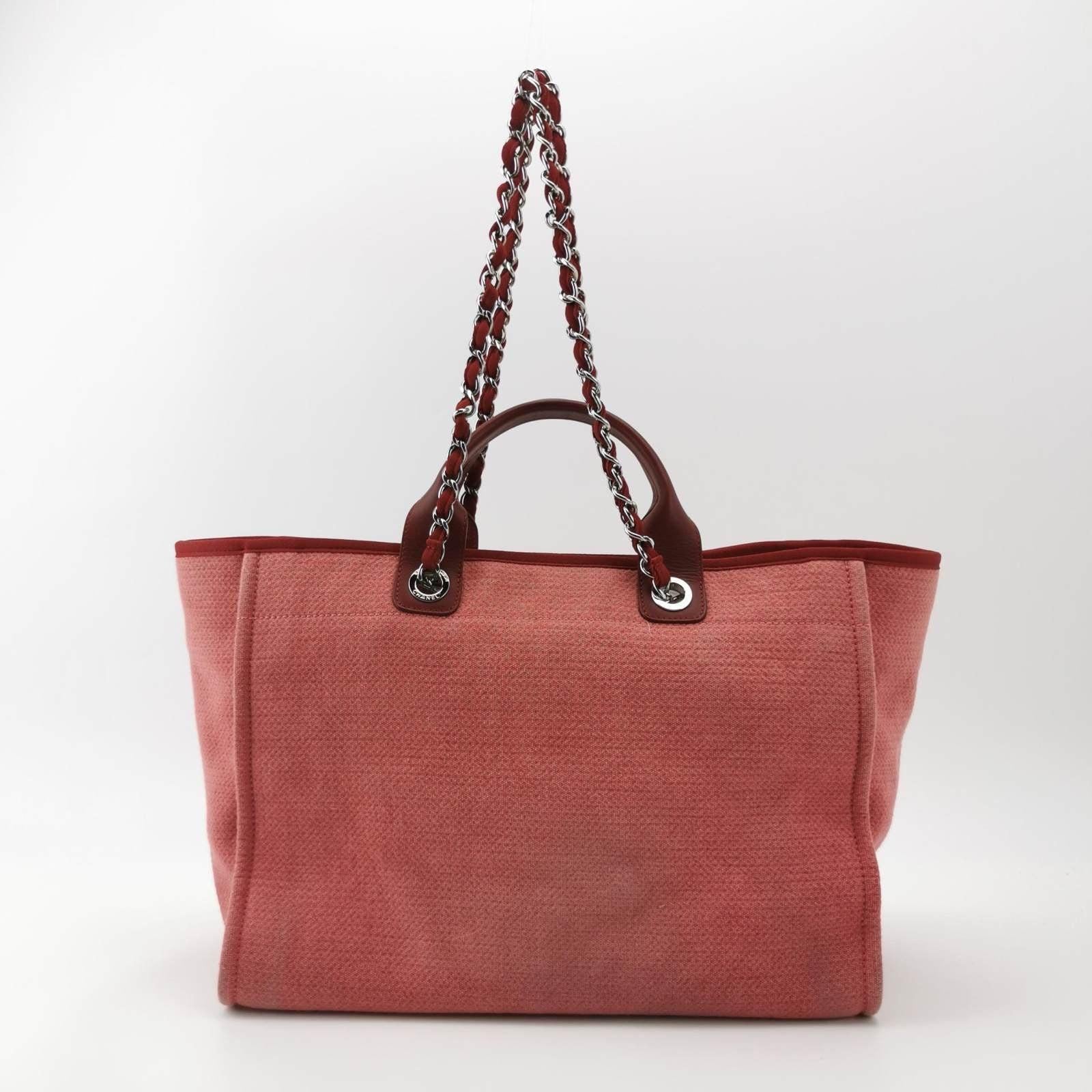 Chanel Deauville Tote 2011 Medium Red Denim Top Handle In Excellent Condition For Sale In AUBERVILLIERS, FR