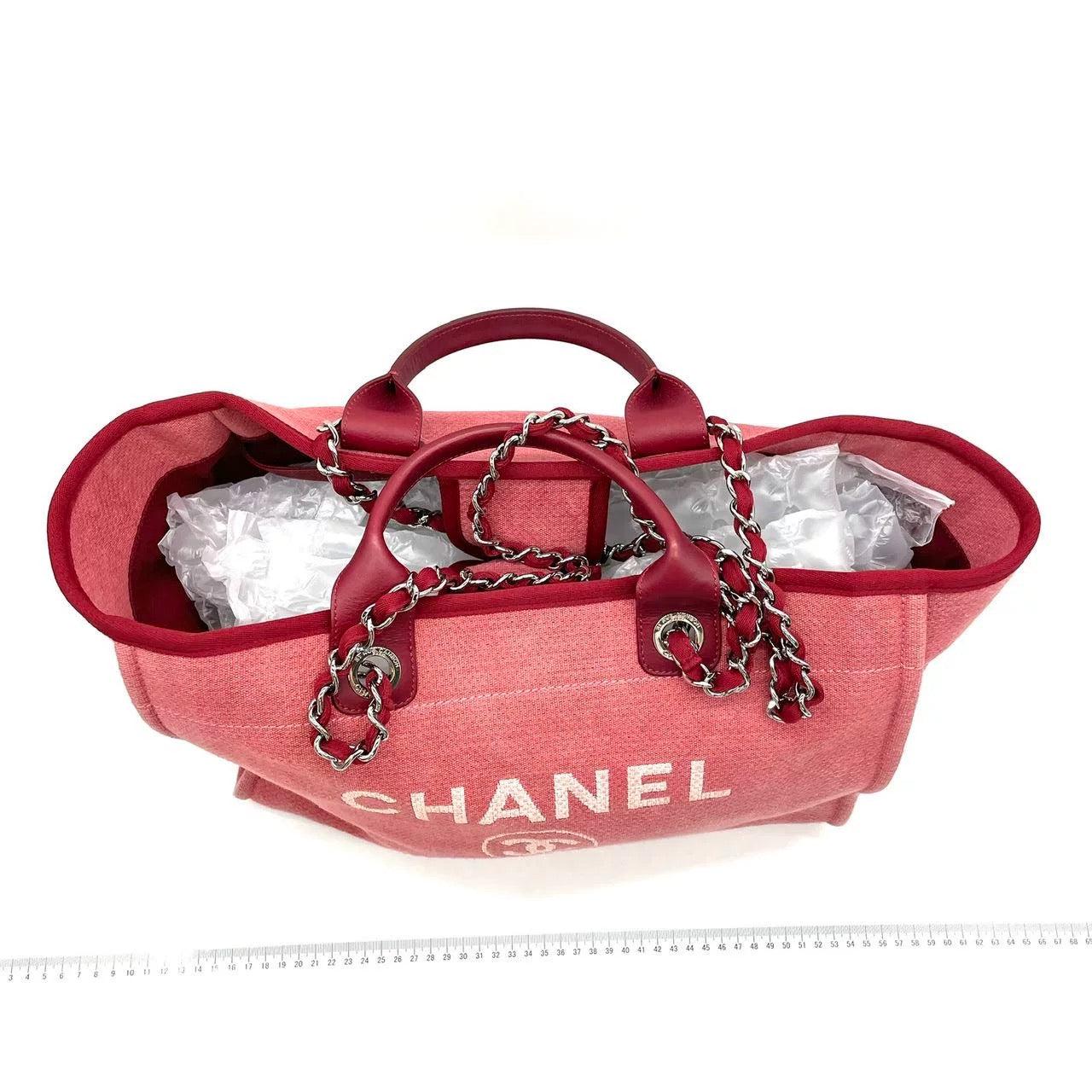 Chanel Deauville Tote 2011 Medio Vaquero Rojo Asa Superior en Bueno estado para la venta en AUBERVILLIERS, FR