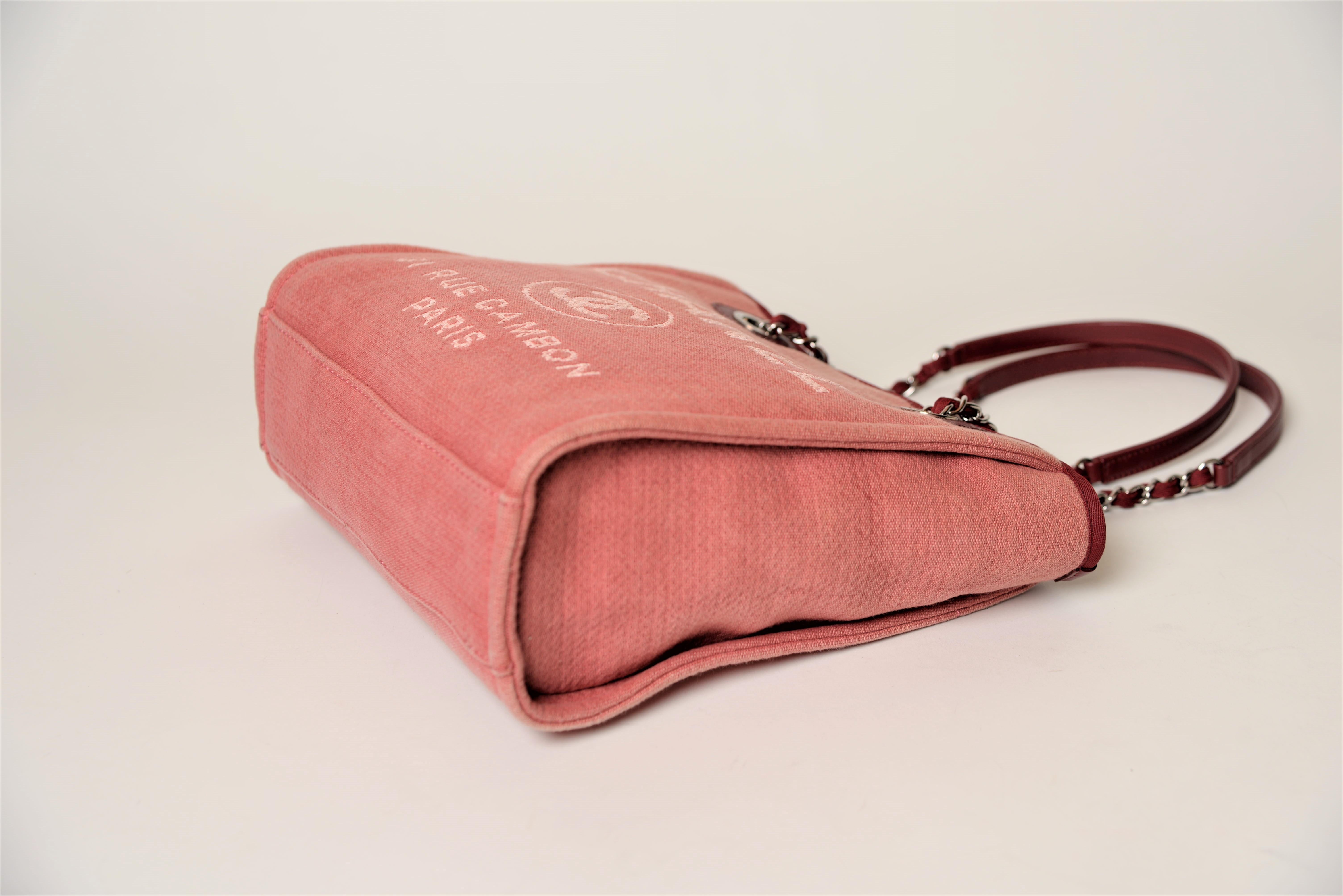 Chanel Deauville Tote Canvas Small Bag In Good Condition In Roosendaal, NL