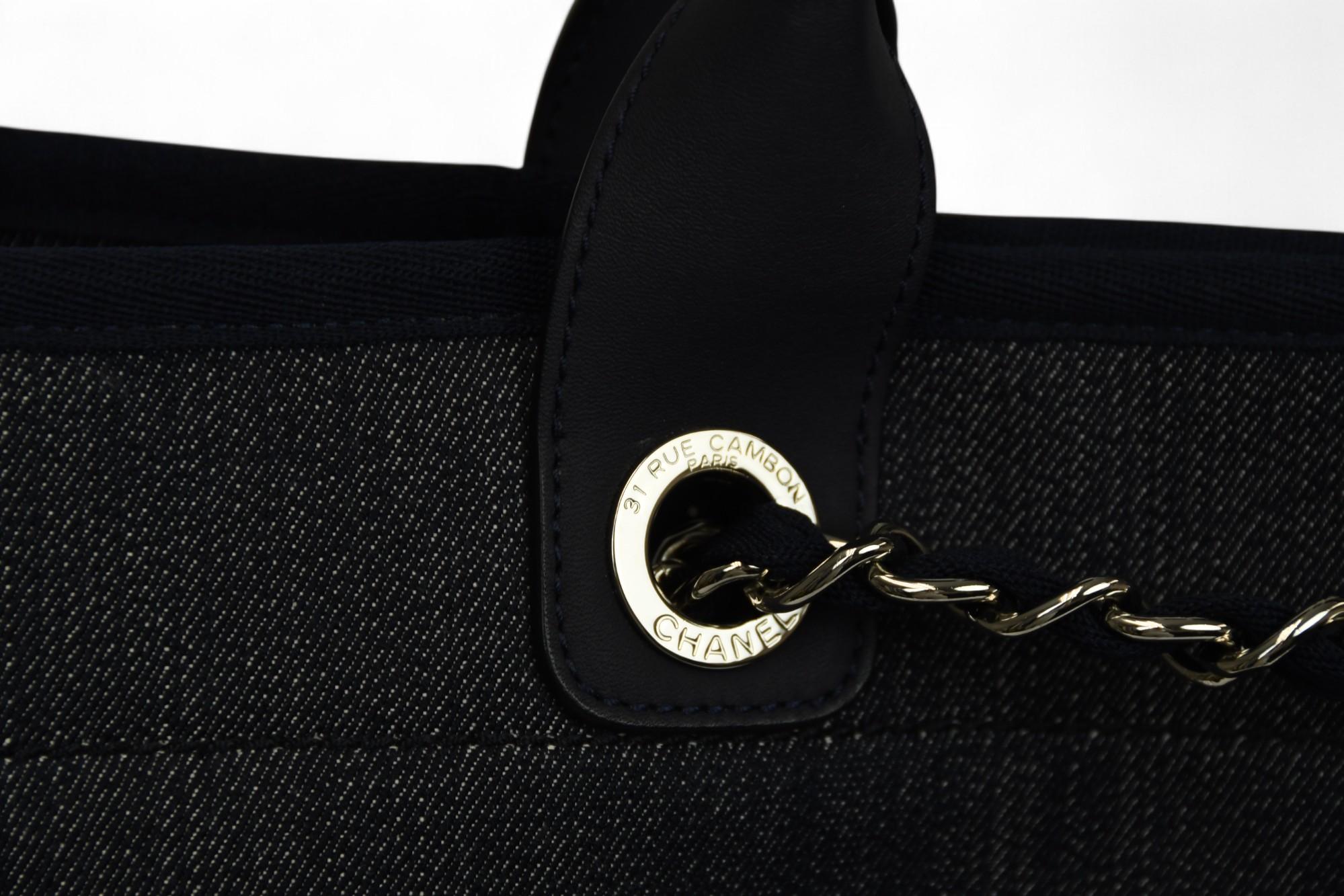 Chanel Deauville Tote Lienzo Denim  Bolso con asa de cadena 31 Rue Cambon en venta 2