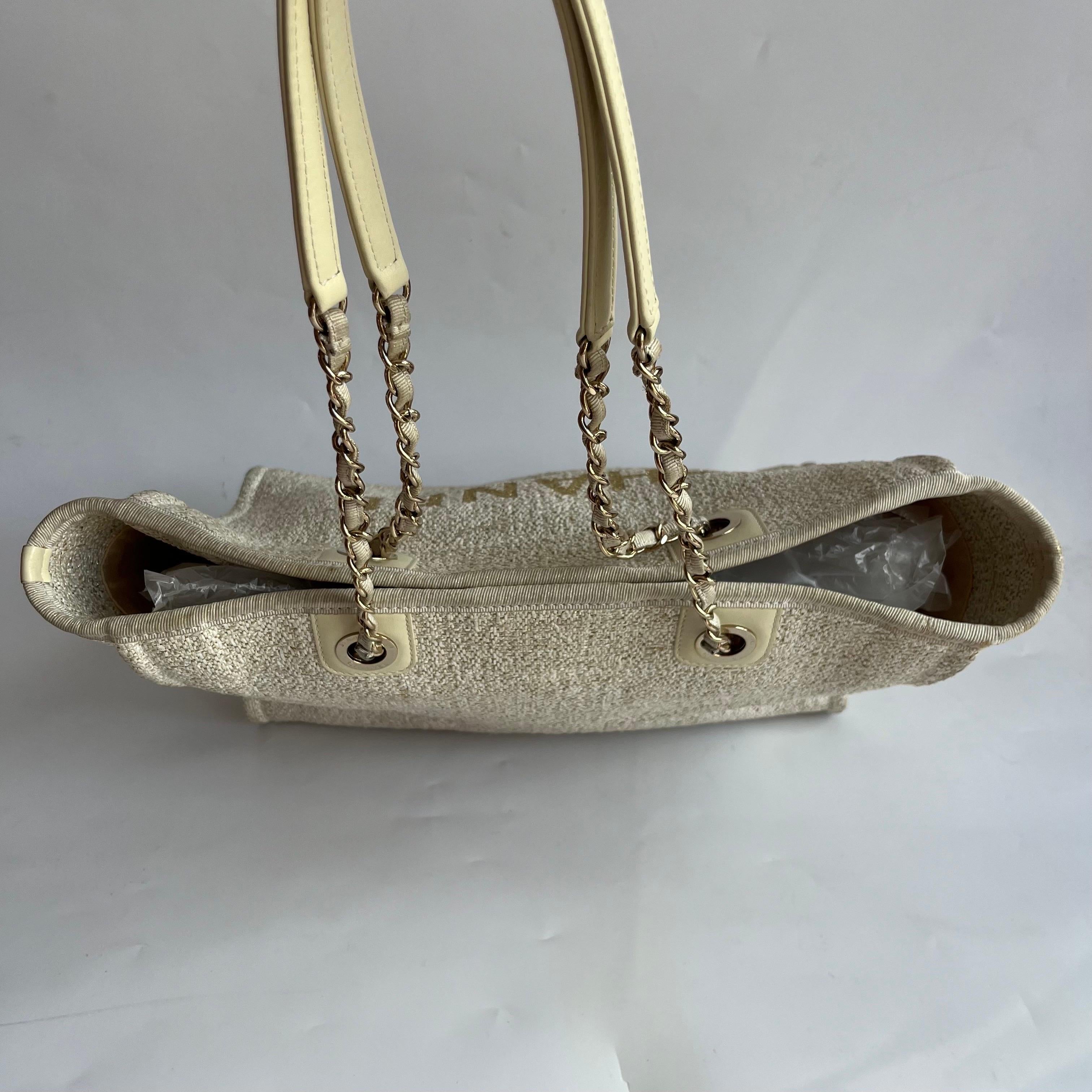 Chanel Deauville Tote Gold Beige Cloth Leather Chain Strap Small 34cm Bon état - En vente à AUBERVILLIERS, FR