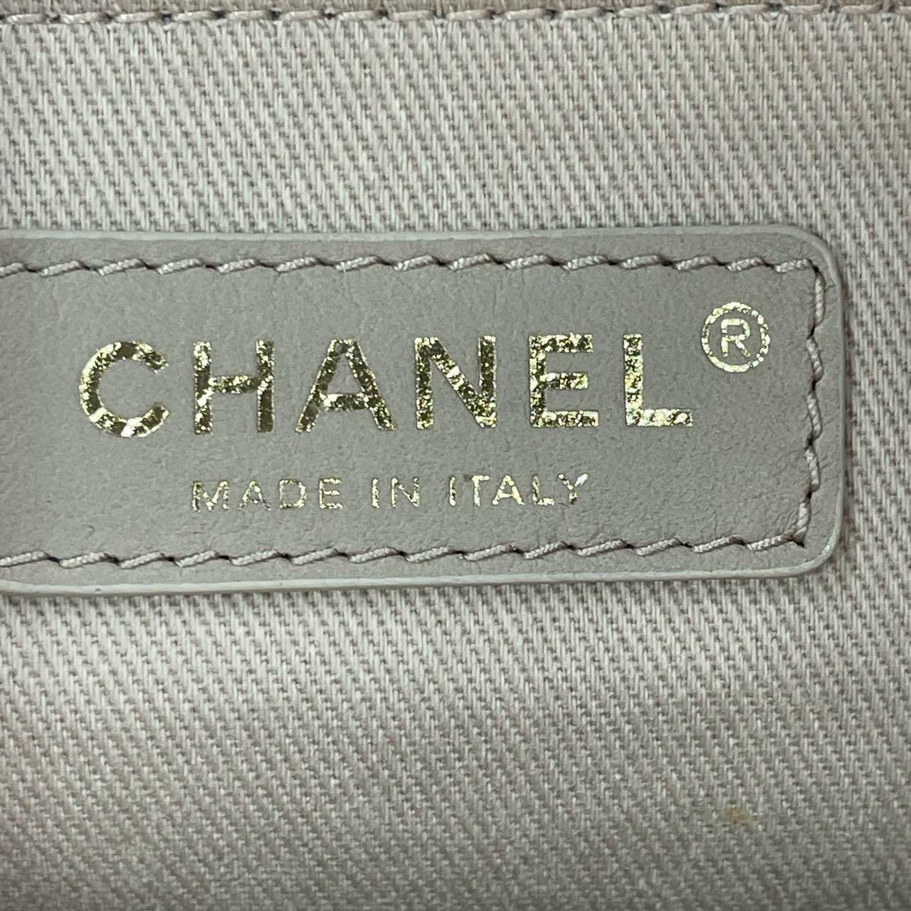 Chanel Deauville Fourre-tout rose clair en cuir avec sangle en chaîne, petit modèle 34 cm en vente 6