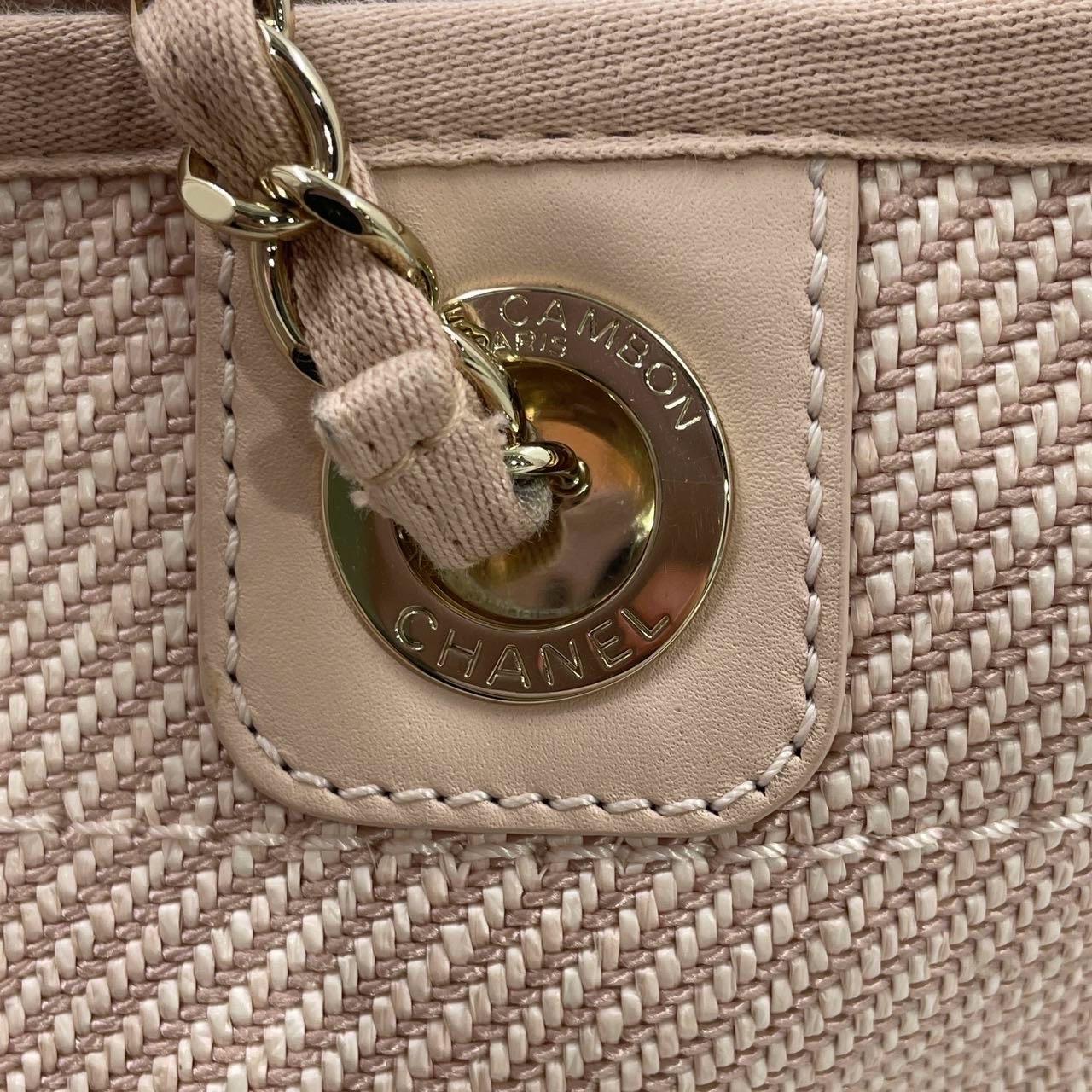 Chanel Deauville Fourre-tout rose clair en cuir avec sangle en chaîne, petit modèle 34 cm en vente 9