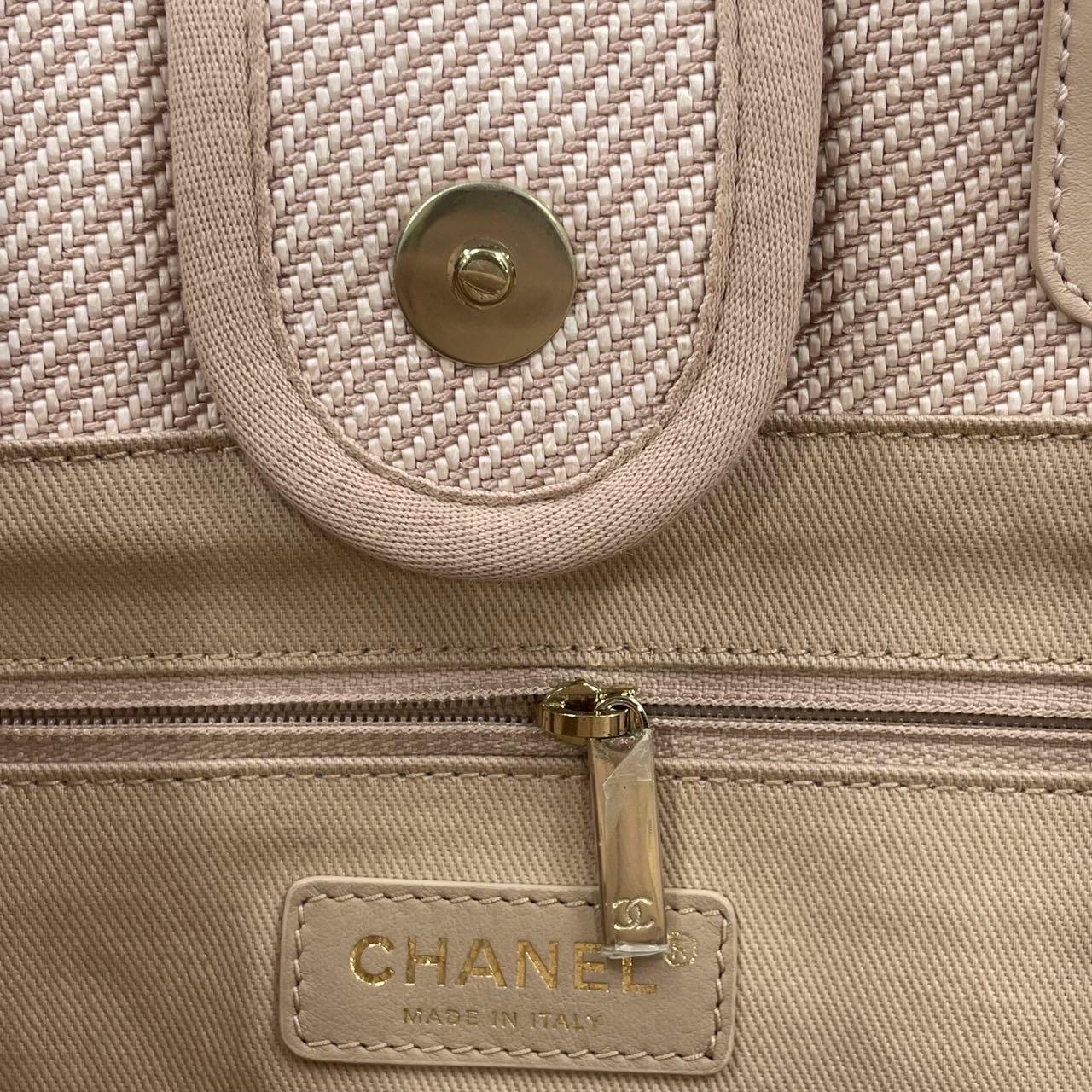 Chanel Deauville Fourre-tout rose clair en cuir avec sangle en chaîne, petit modèle 34 cm en vente 10