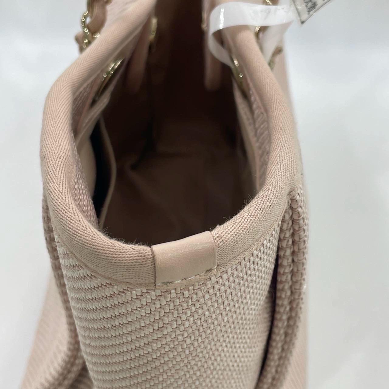 Chanel Deauville Fourre-tout rose clair en cuir avec sangle en chaîne, petit modèle 34 cm en vente 11