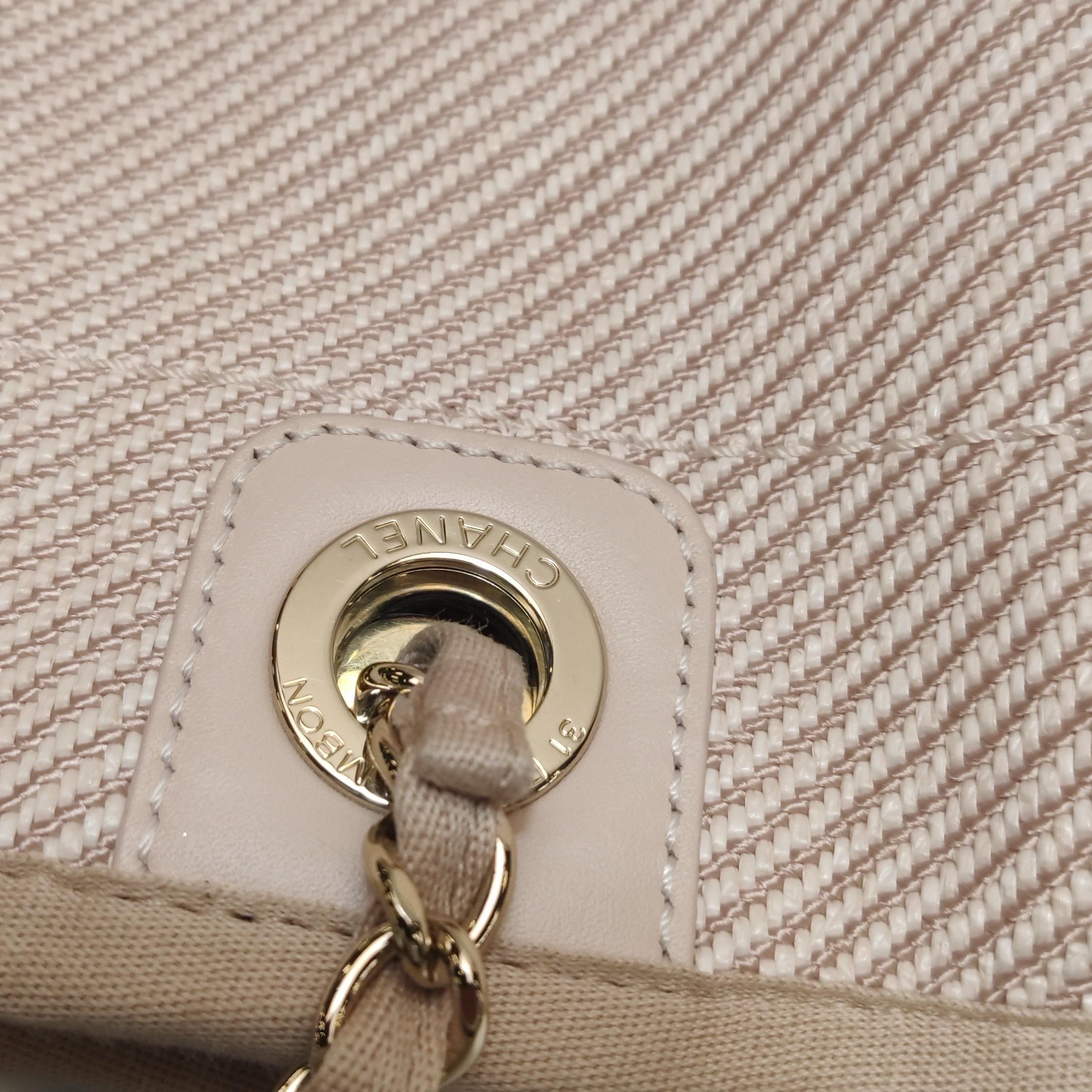 Chanel Deauville Tote Tela Rosa Claro Piel Correa Cadena Pequeño 34cm en venta 15
