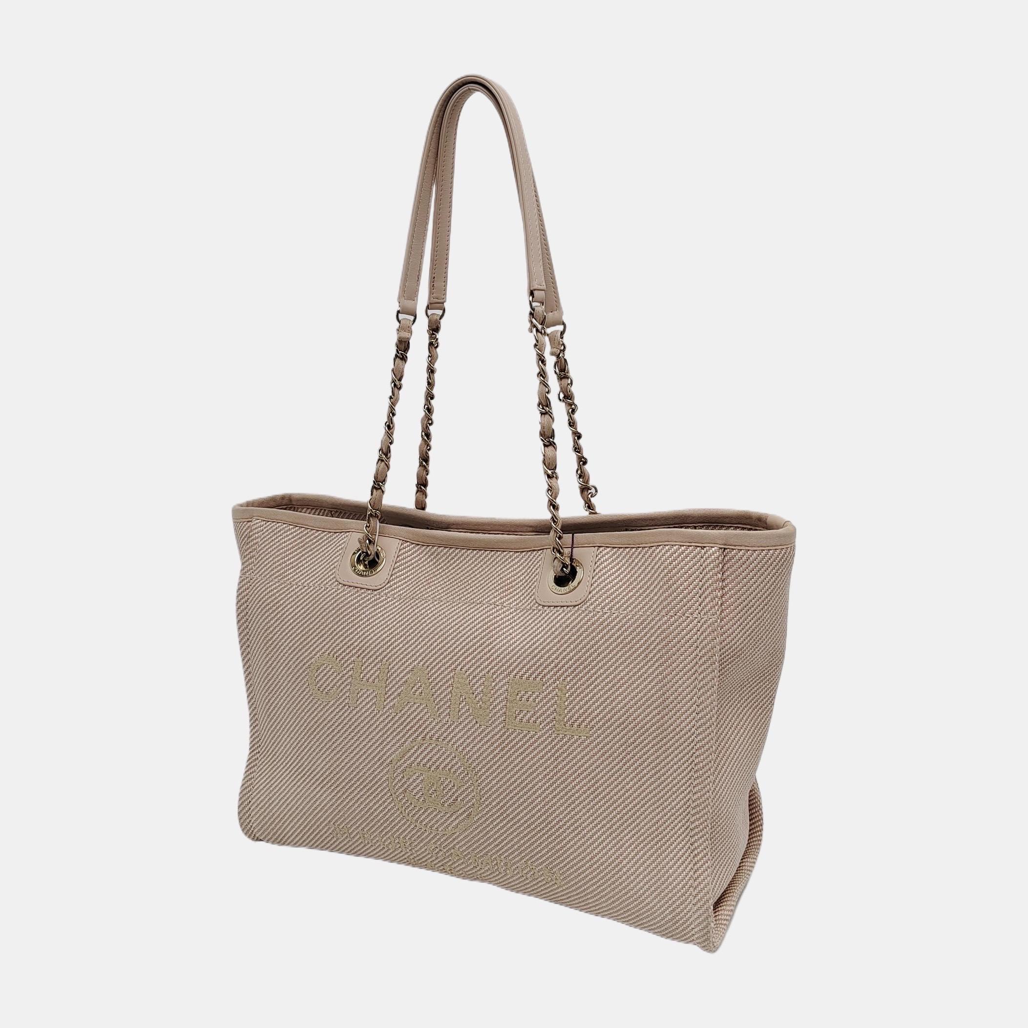 Chanel Deauville Fourre-tout rose clair en cuir avec sangle en chaîne, petit modèle 34 cm Bon état - En vente à AUBERVILLIERS, FR