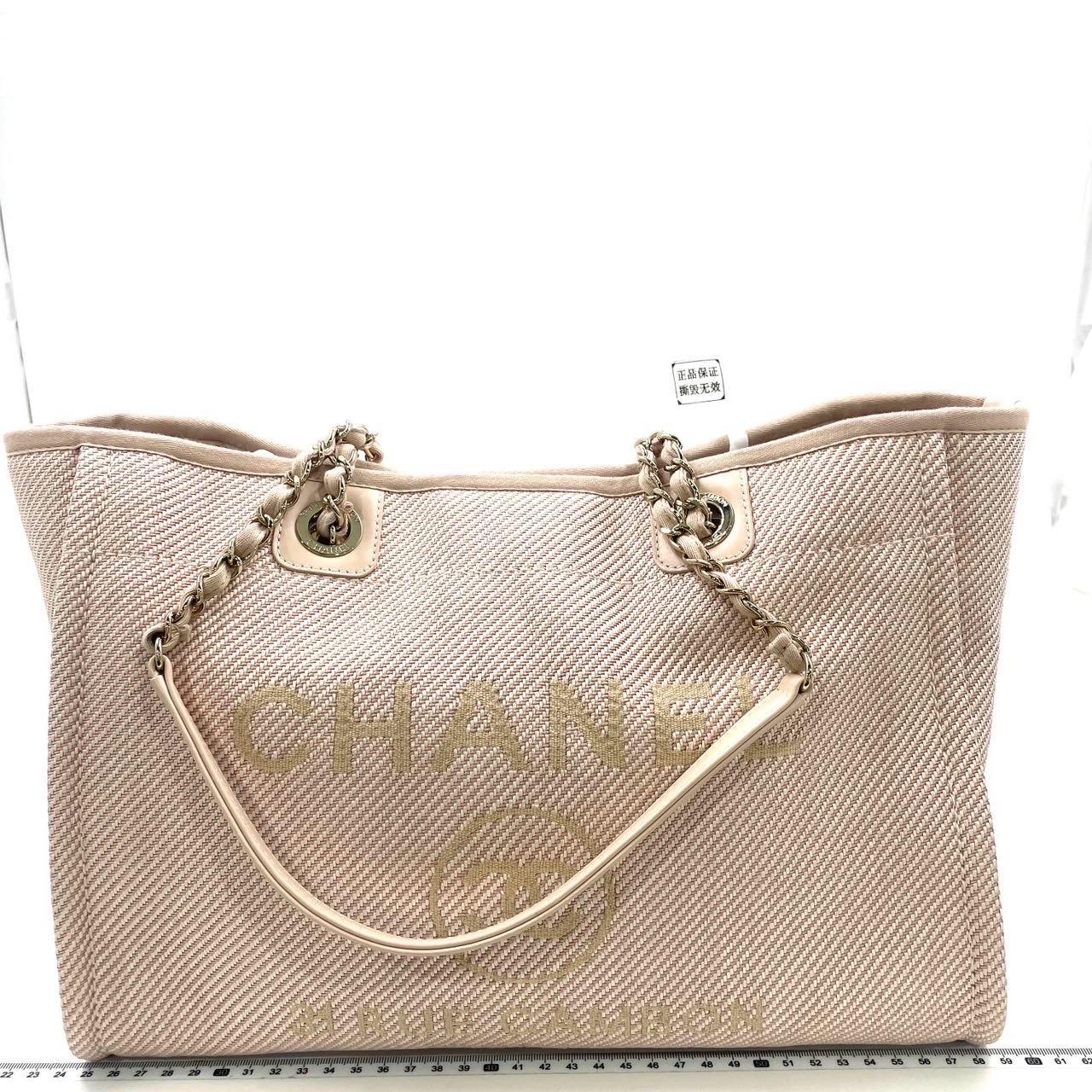 Chanel Deauville Fourre-tout rose clair en cuir avec sangle en chaîne, petit modèle 34 cm Pour femmes en vente